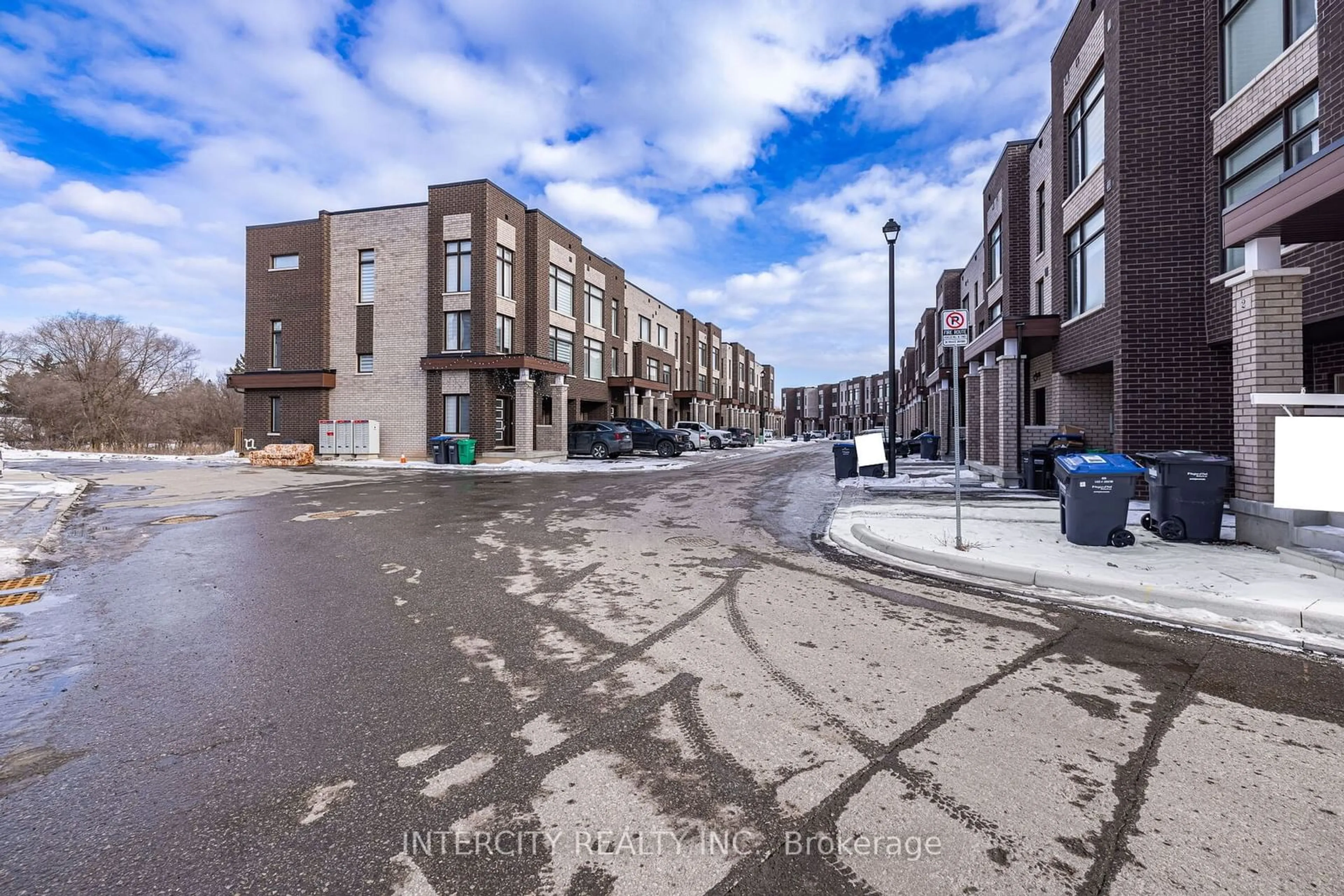 A pic from outside/outdoor area/front of a property/back of a property/a pic from drone, street for 9 Queenpost Dr, Brampton Ontario L6Y 6L2