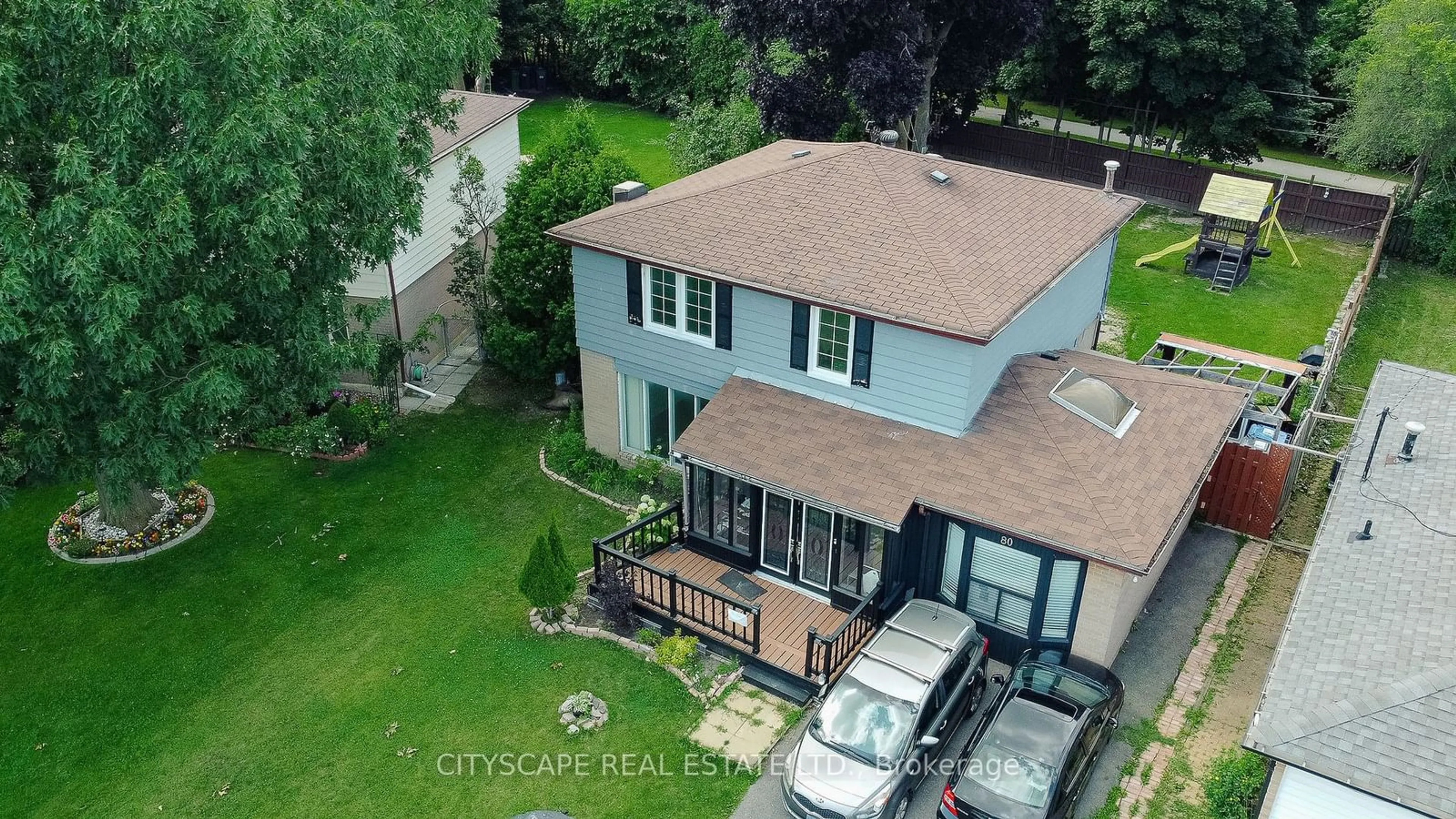 A pic from outside/outdoor area/front of a property/back of a property/a pic from drone, unknown for 80 Brookland Dr, Brampton Ontario L6T 2M5