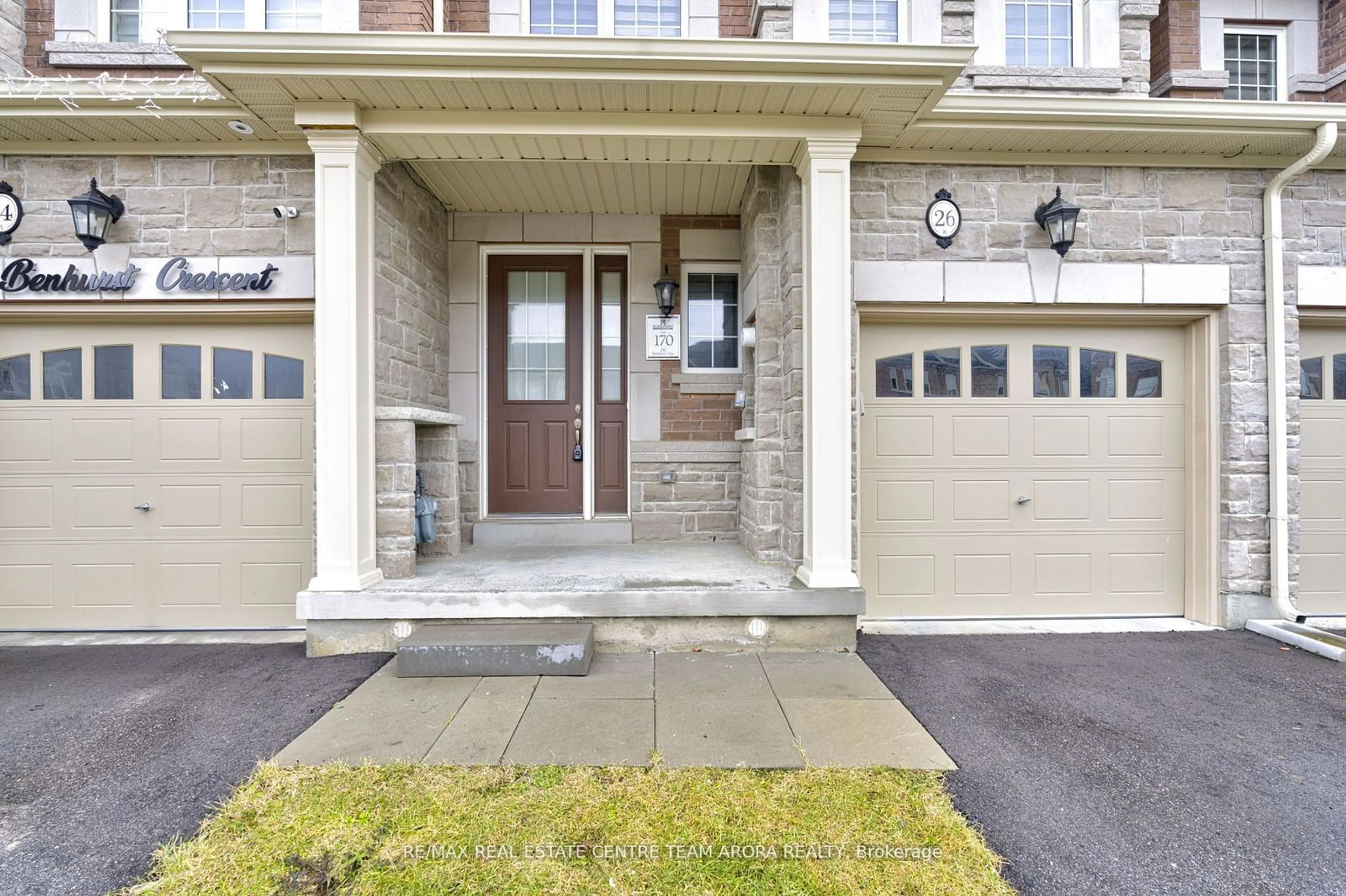 Indoor entryway for 26 Benhurst Cres, Brampton Ontario L7A 0B7