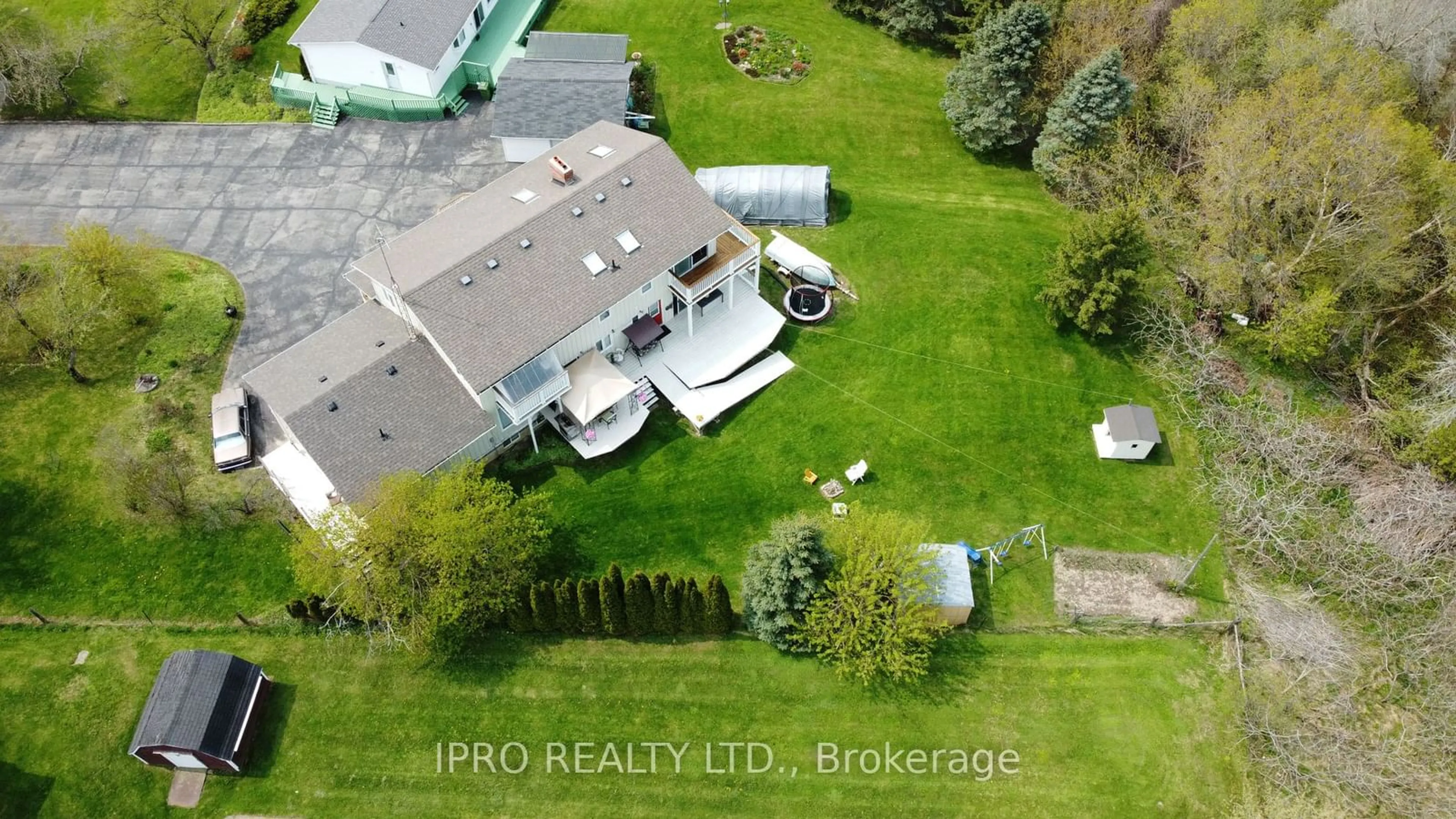 A pic from outside/outdoor area/front of a property/back of a property/a pic from drone, building for 14323 Creditview Rd, Caledon Ontario L7C 1N3