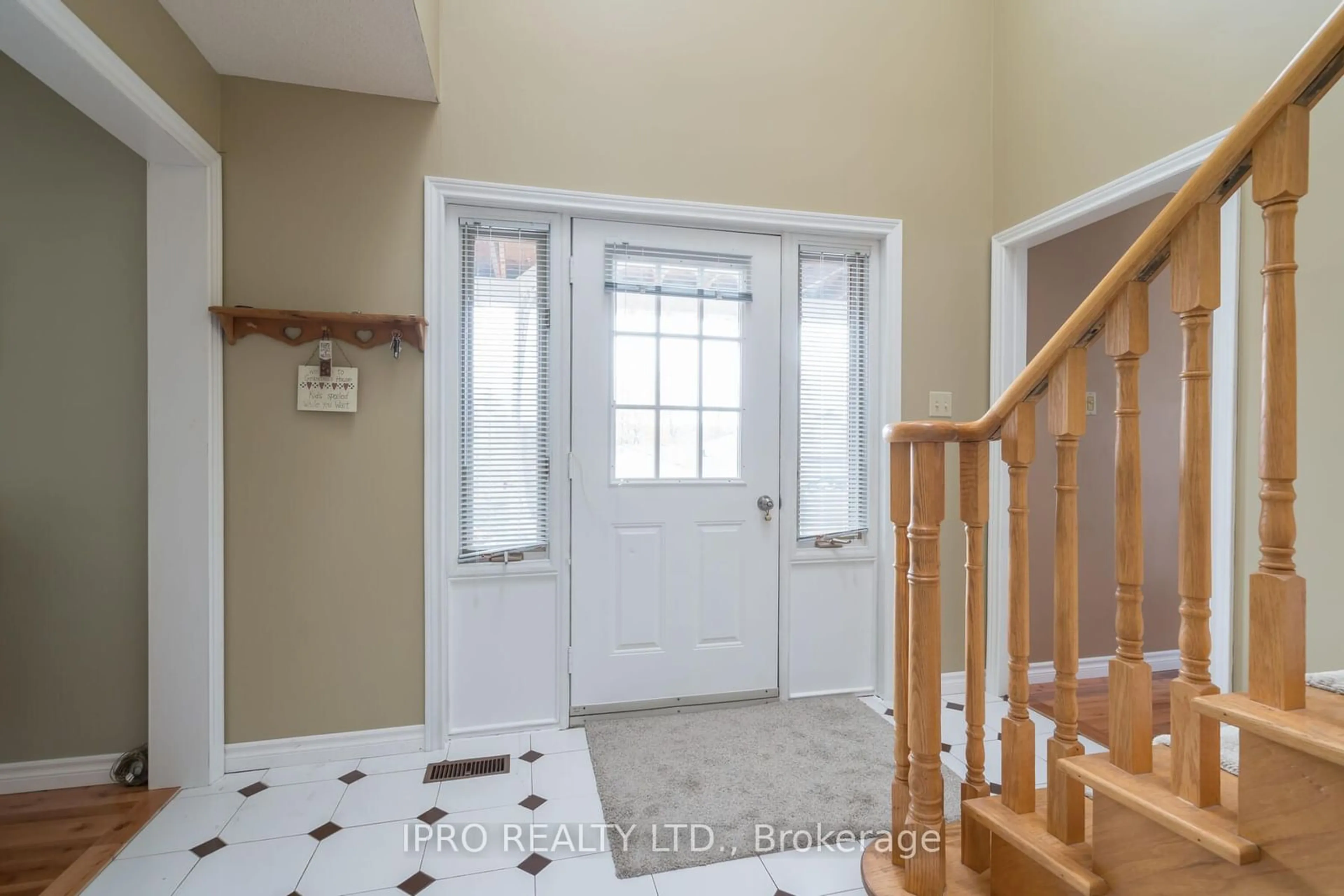 Indoor entryway for 14323 Creditview Rd, Caledon Ontario L7C 1N3