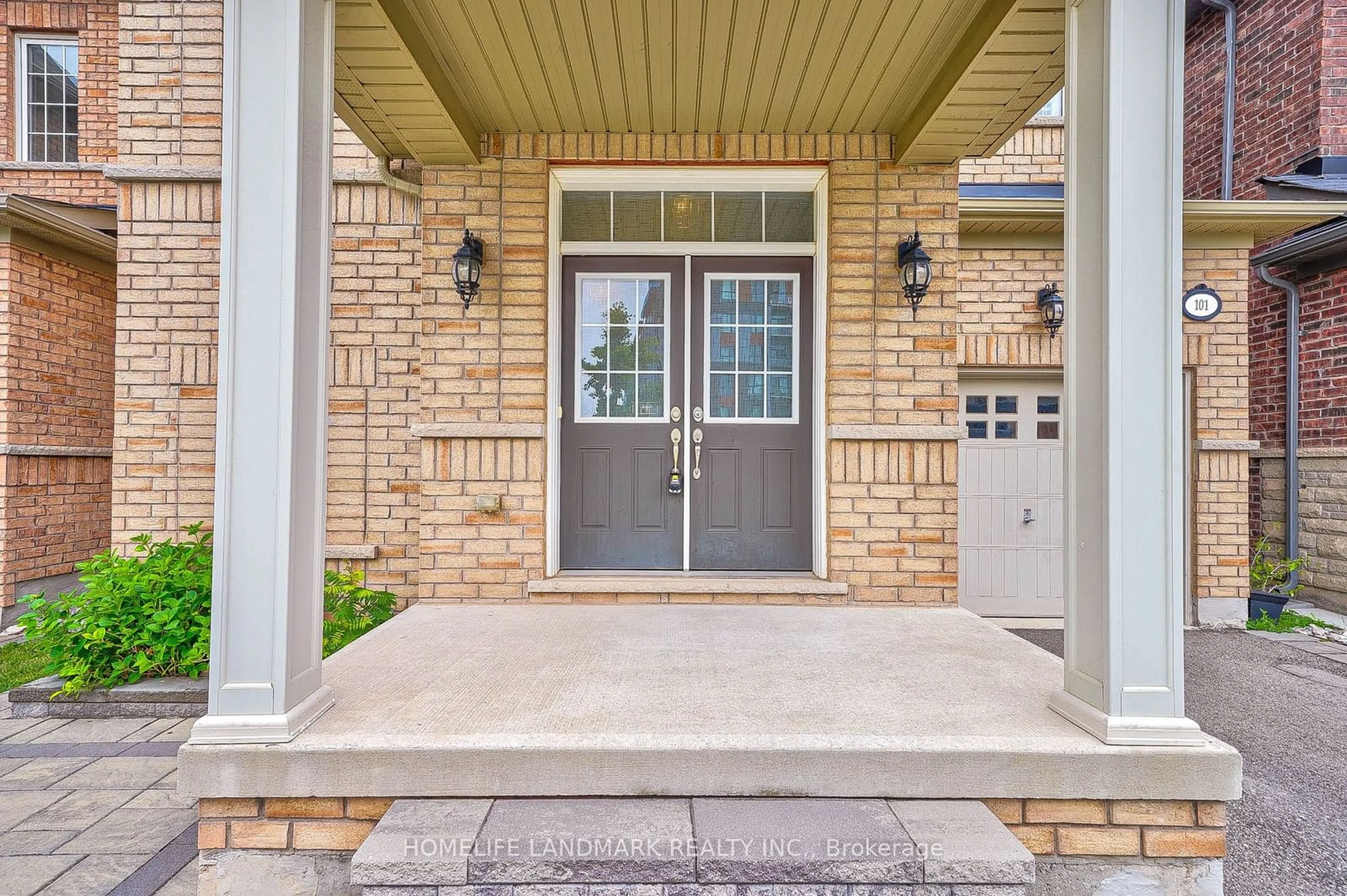 Indoor entryway for 101 Kaitting Tr, Oakville Ontario L6M 0T6