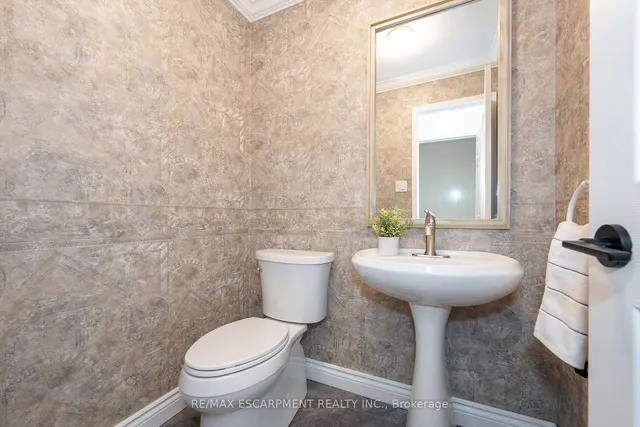 Additional property image - 244 Glenashton Dr