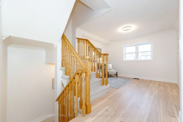 Additional property image - 244 Glenashton Dr
