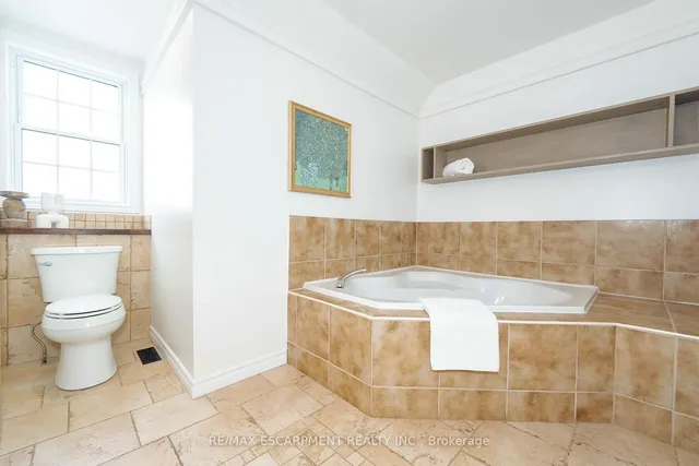 Additional property image - 244 Glenashton Dr