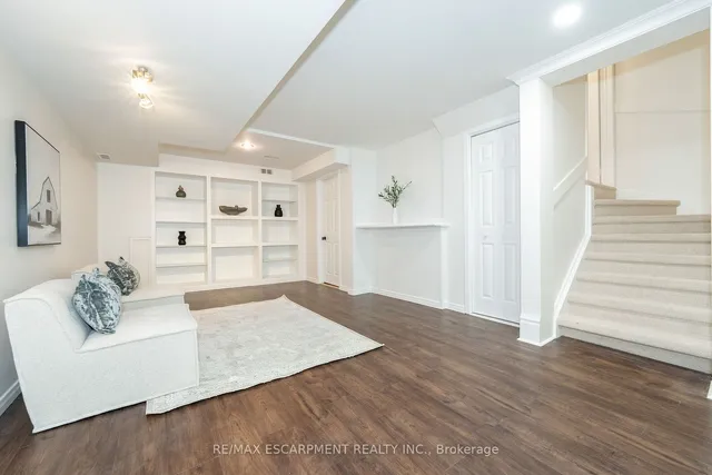 Additional property image - 244 Glenashton Dr