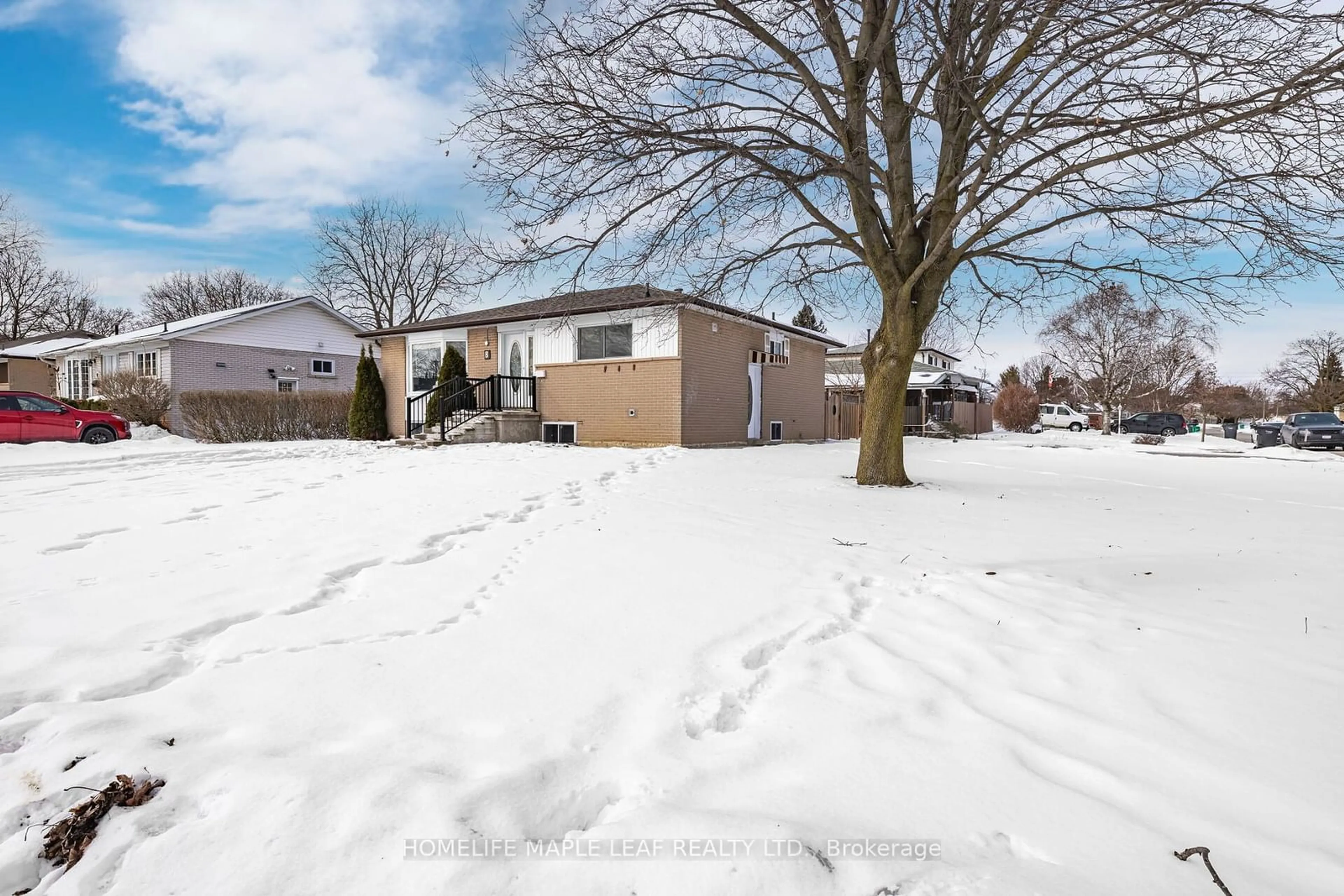 A pic from outside/outdoor area/front of a property/back of a property/a pic from drone, street for 8 Welbeck Dr, Brampton Ontario L6X 2L1