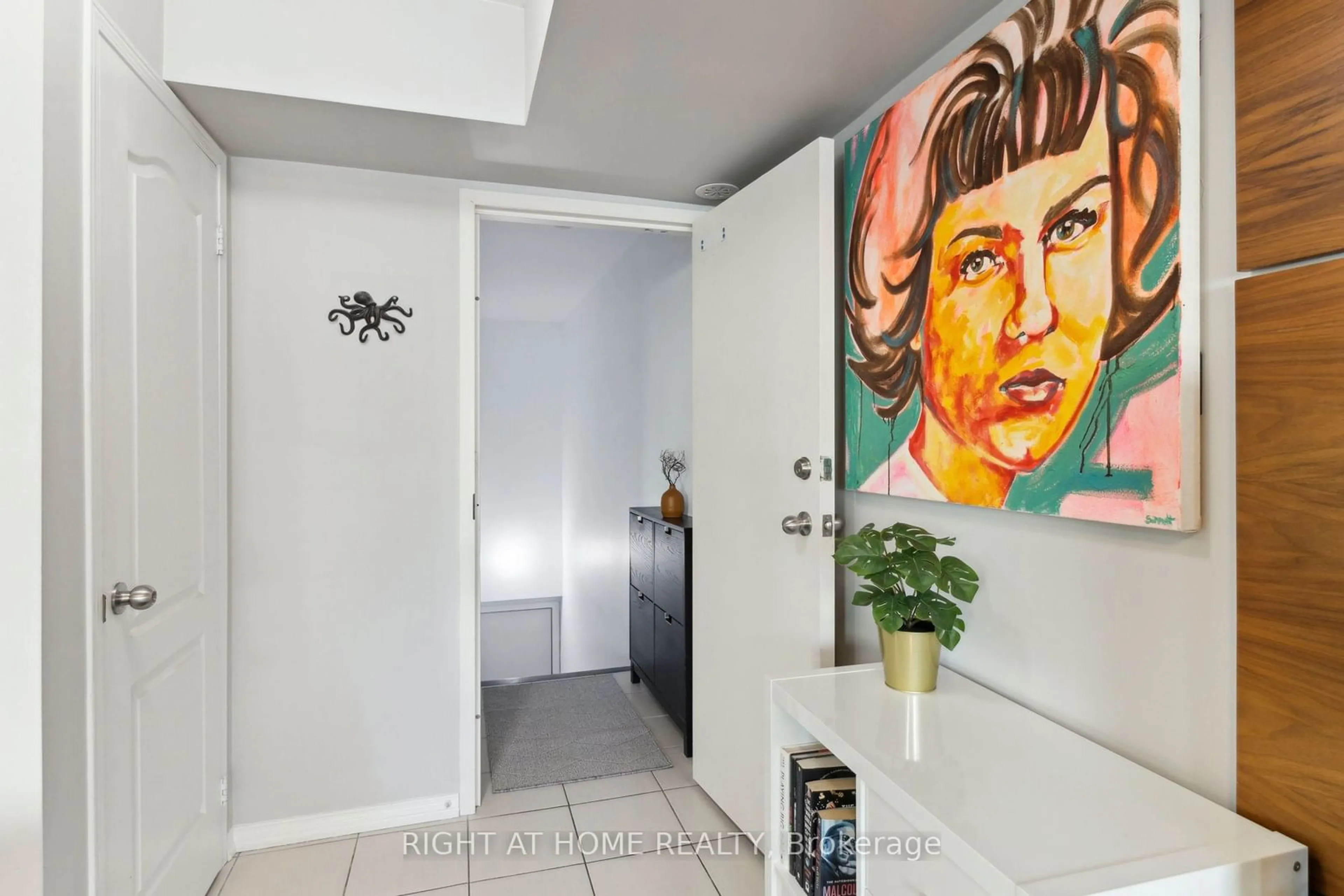 Indoor entryway for 130 Widdicombe Hill Blvd #415, Toronto Ontario M9R 0A9