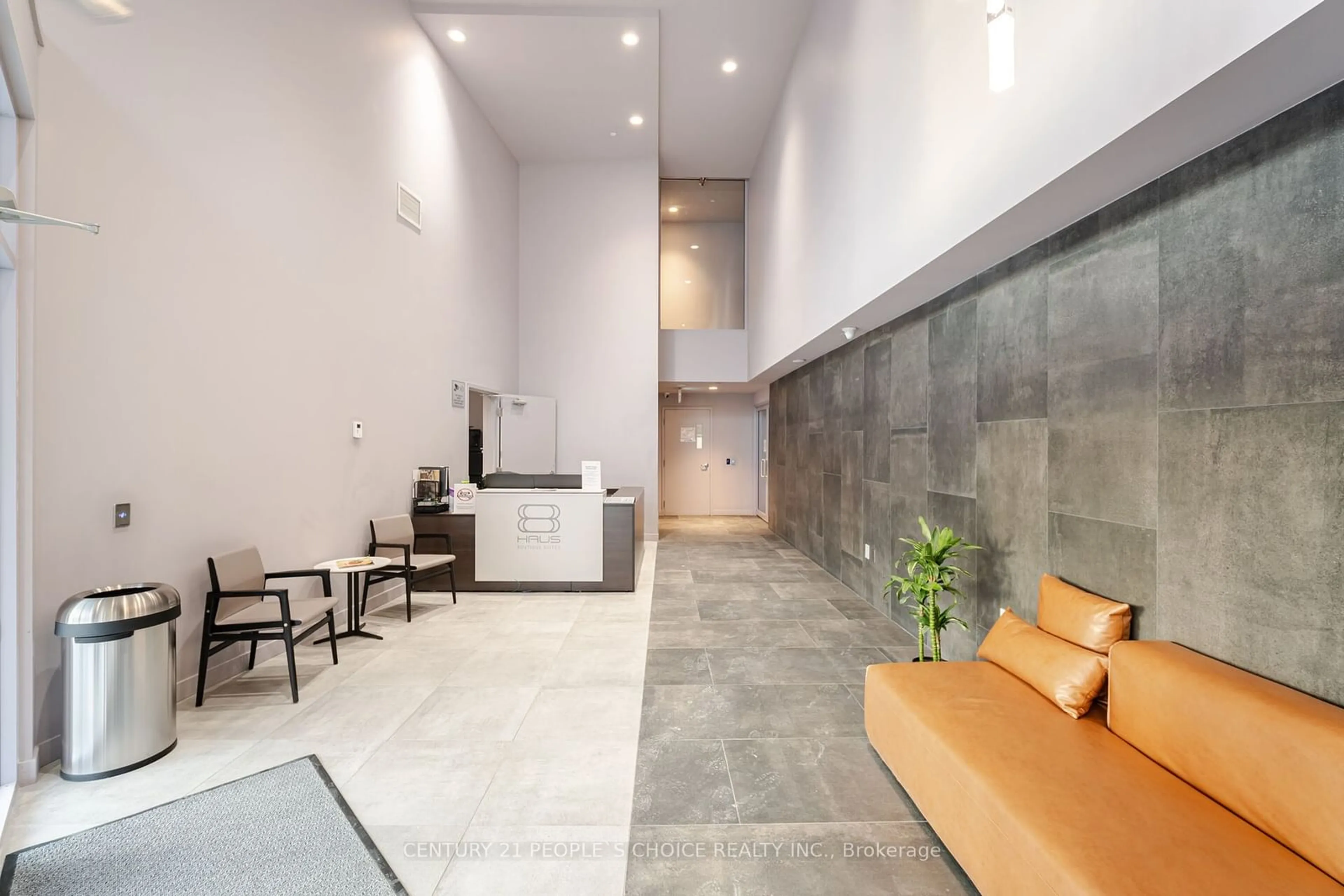 Indoor foyer for 2433 Dufferin St #715, Toronto Ontario M6E 0B4