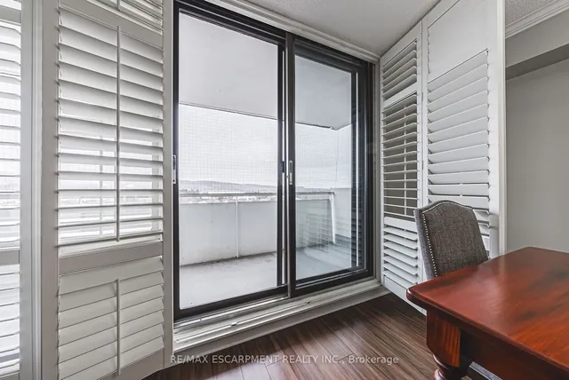 Additional property image - 2055 UPPER MIDDLE Rd Unit 1201