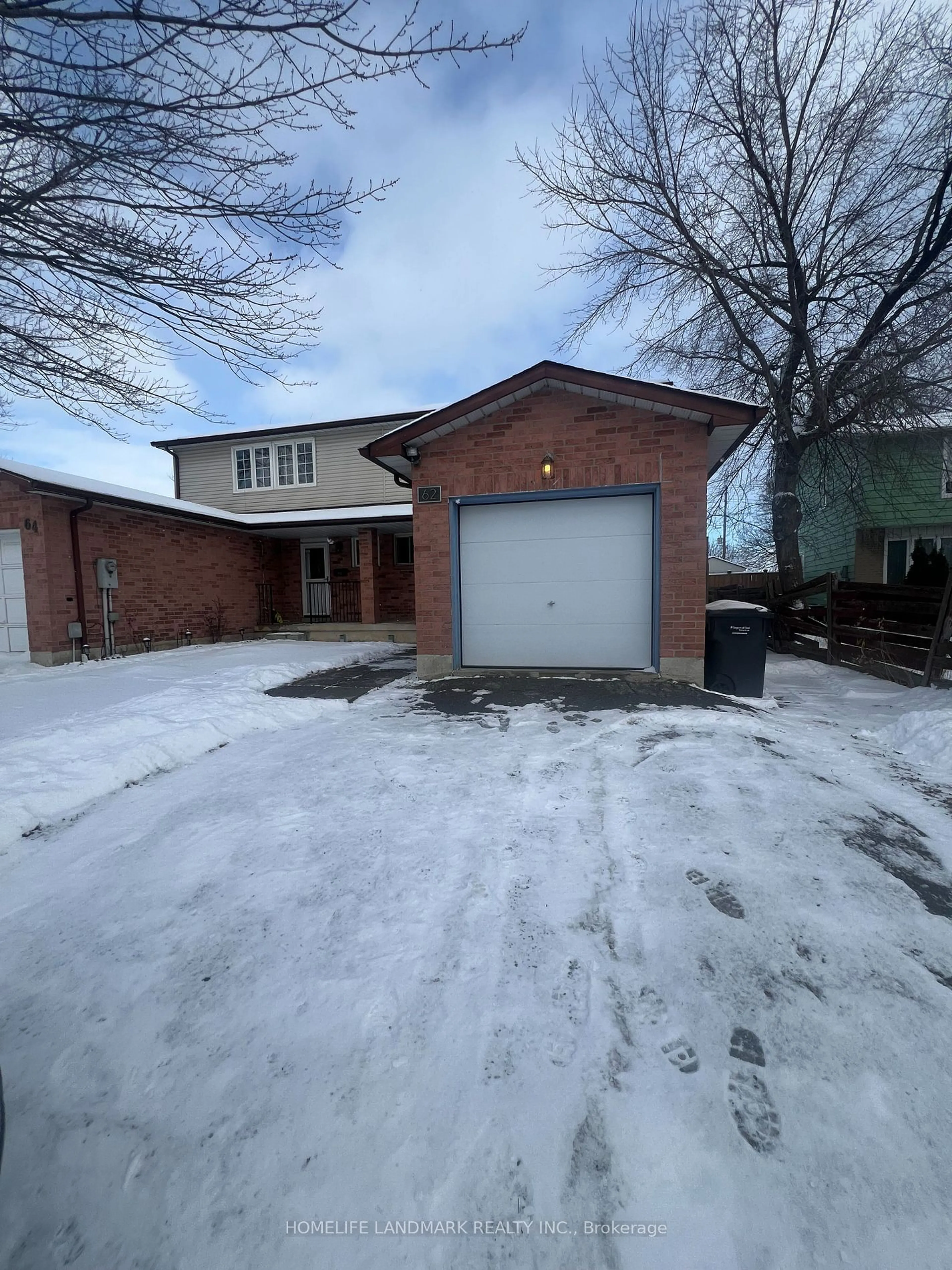 A pic from outside/outdoor area/front of a property/back of a property/a pic from drone, street for 62 Bramhall Circ, Brampton Ontario L6V 2G4