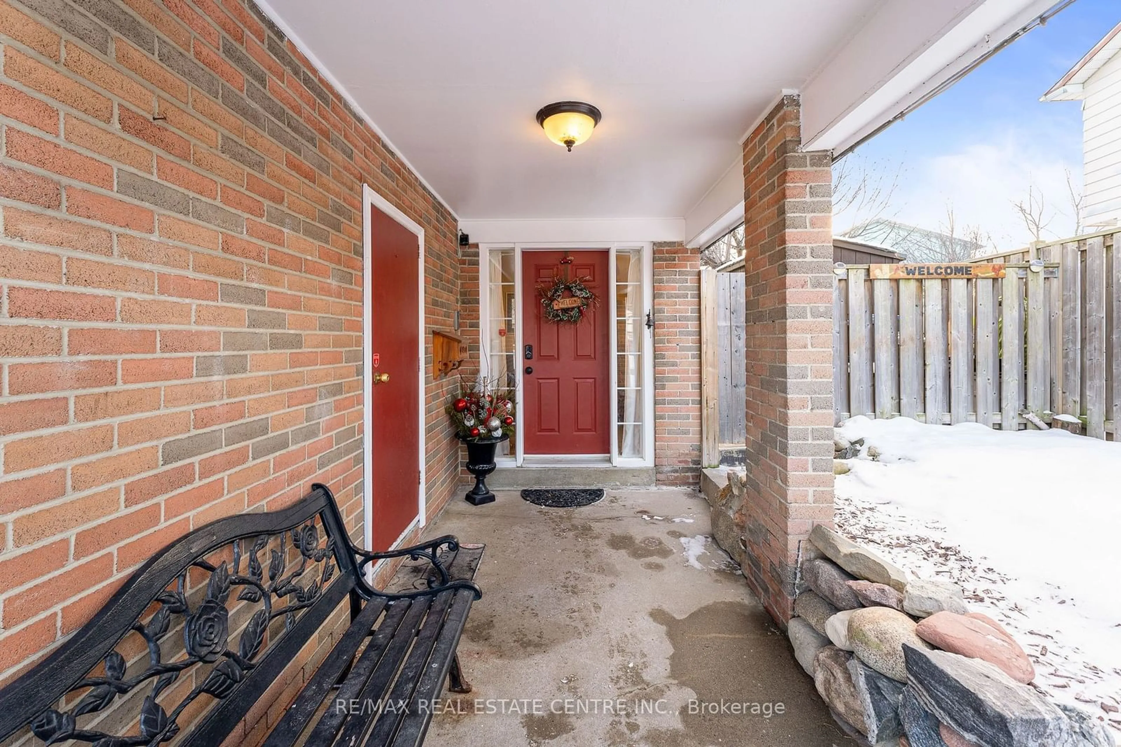 Indoor entryway for 103 Griselda Cres, Brampton Ontario L6S 1M4