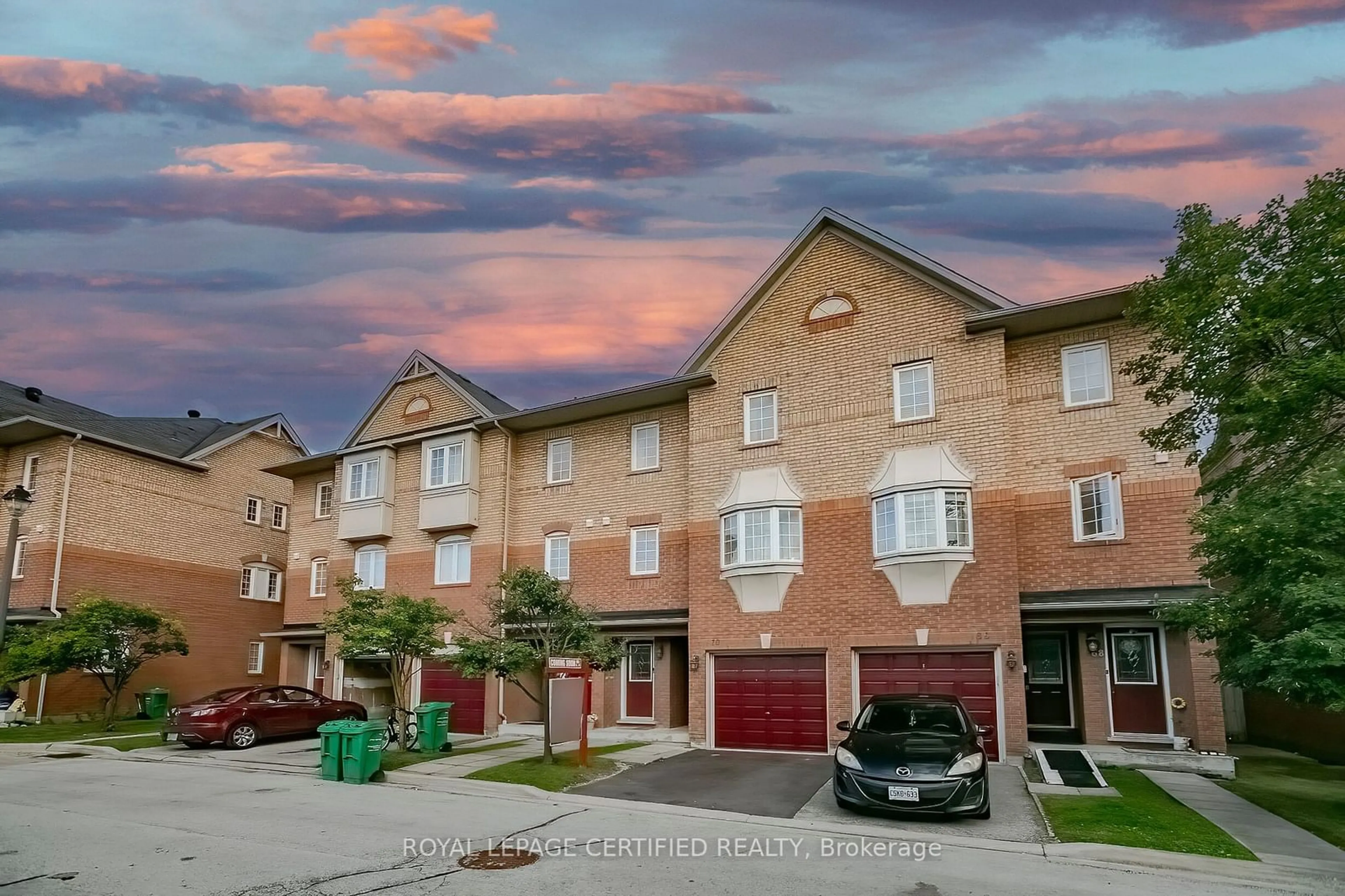 A pic from outside/outdoor area/front of a property/back of a property/a pic from drone, street for 6950 Tenth Line #70, Mississauga Ontario L5N 6Y1