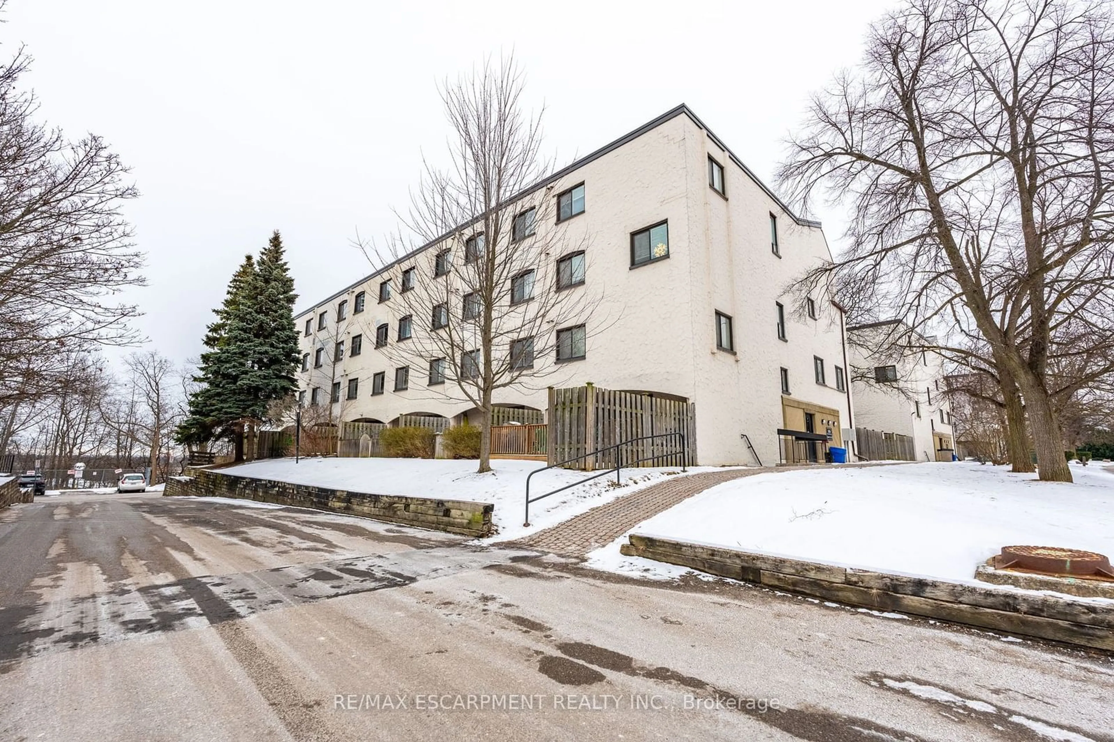 Unknown for 1050 Falgarwood Dr #125, Oakville Ontario L6H 2P3