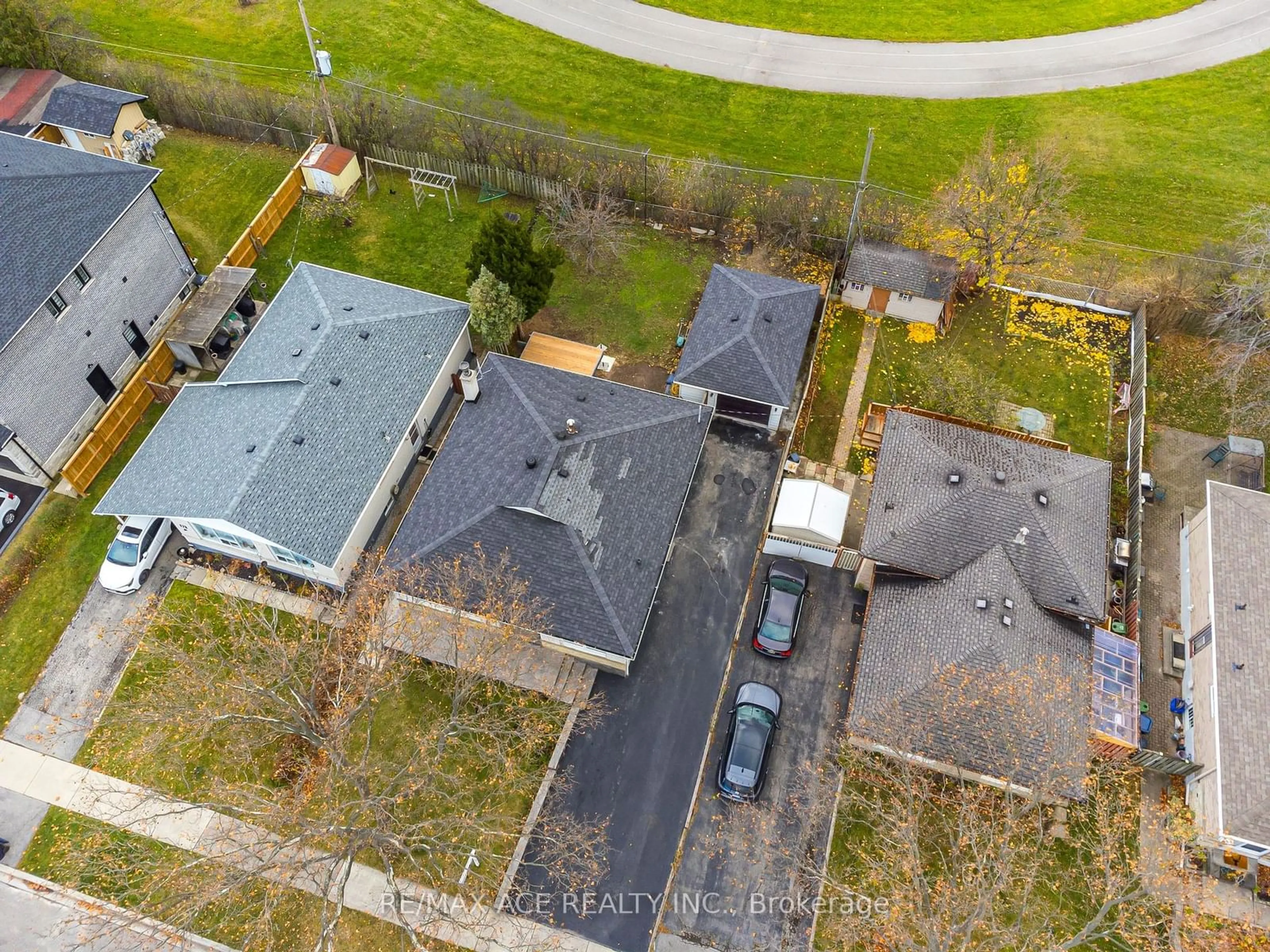 A pic from outside/outdoor area/front of a property/back of a property/a pic from drone, street for 15 Strathavon Dr, Toronto Ontario M9V 2H4