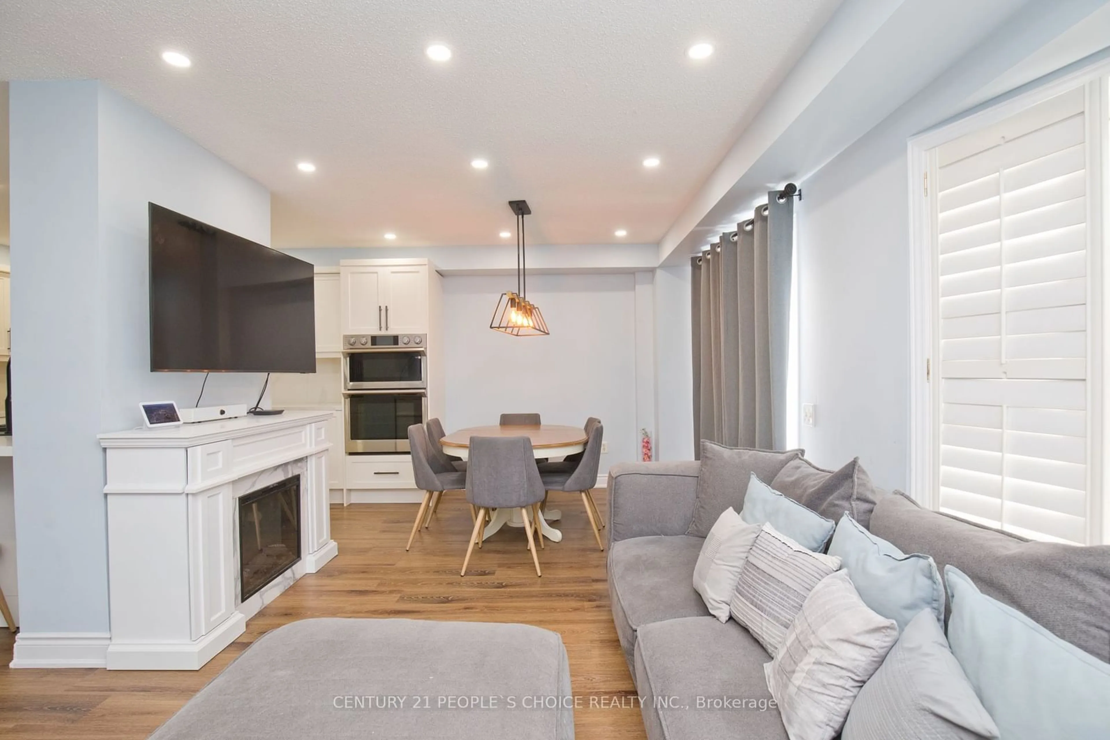 Living room with furniture, wood/laminate floor for 15D View Green Cres, Toronto Ontario M9W 7C9