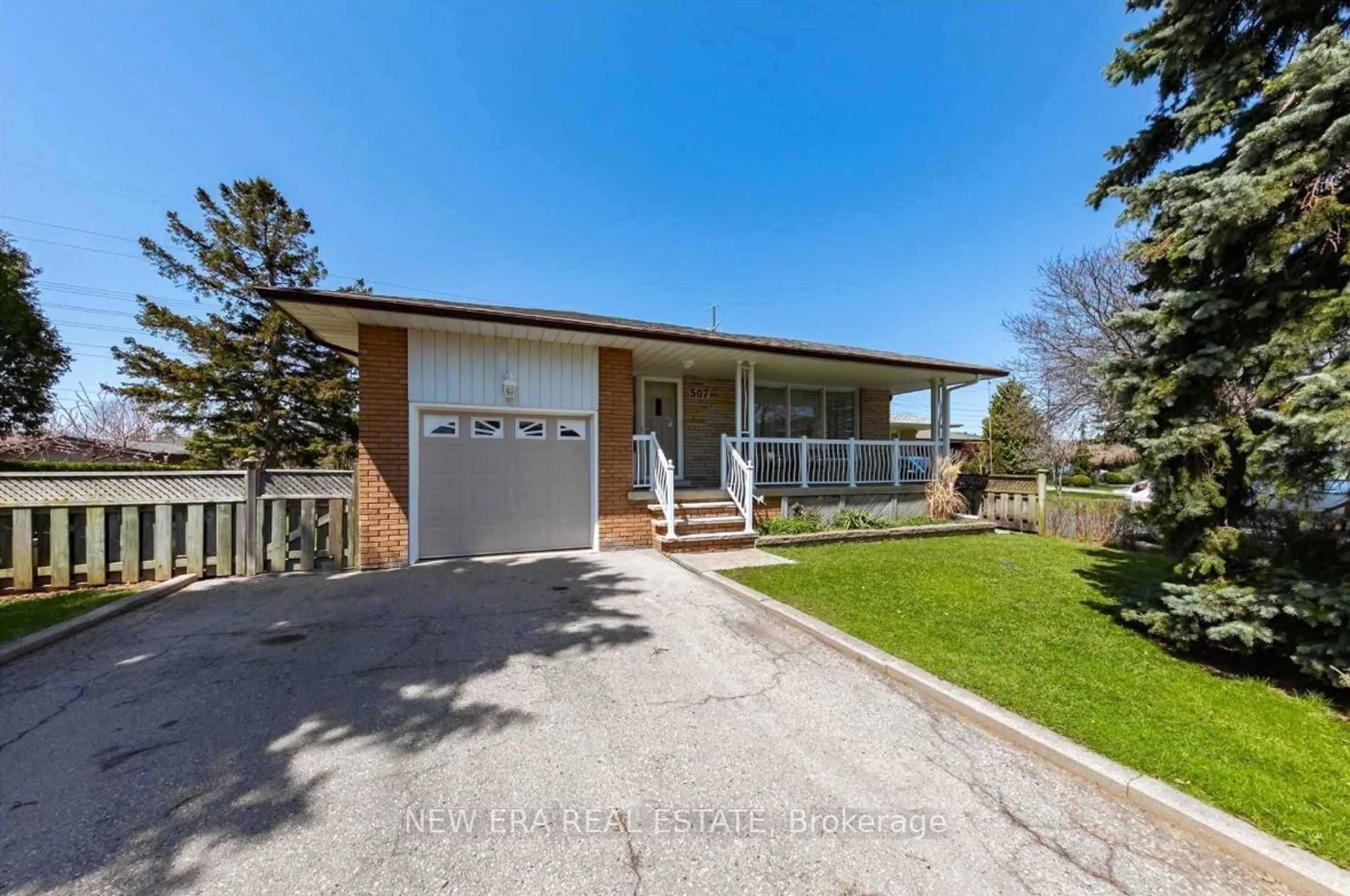 A pic from outside/outdoor area/front of a property/back of a property/a pic from drone, water/lake/river/ocean view for 507 Selsey Dr, Mississauga Ontario L5A 1B7