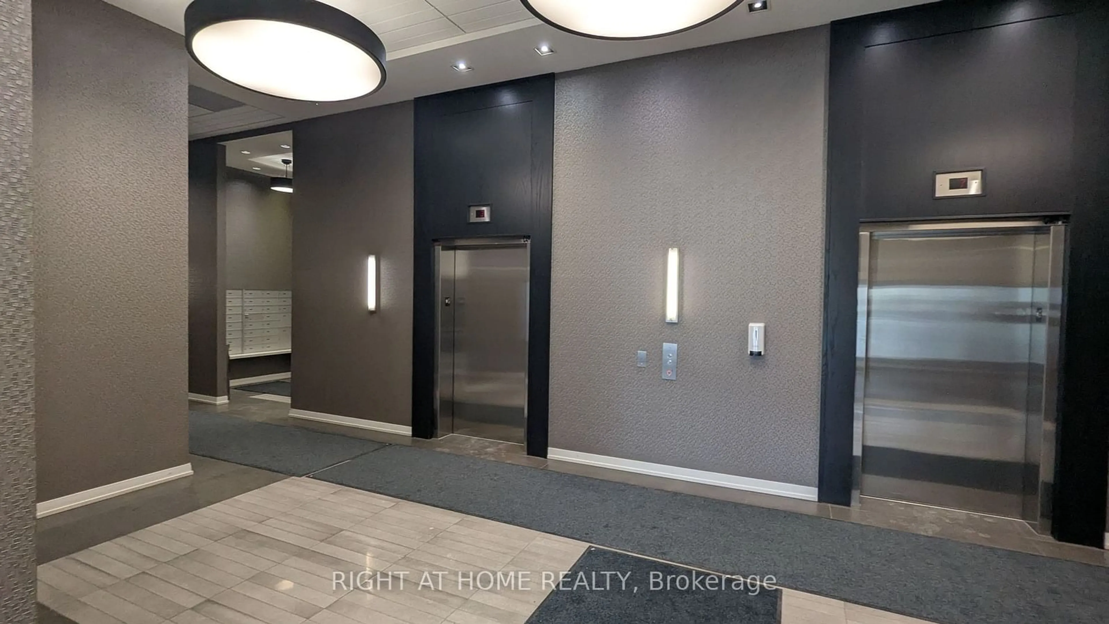 Indoor foyer for 5101 Dundas St #906, Toronto Ontario M9A 5G8