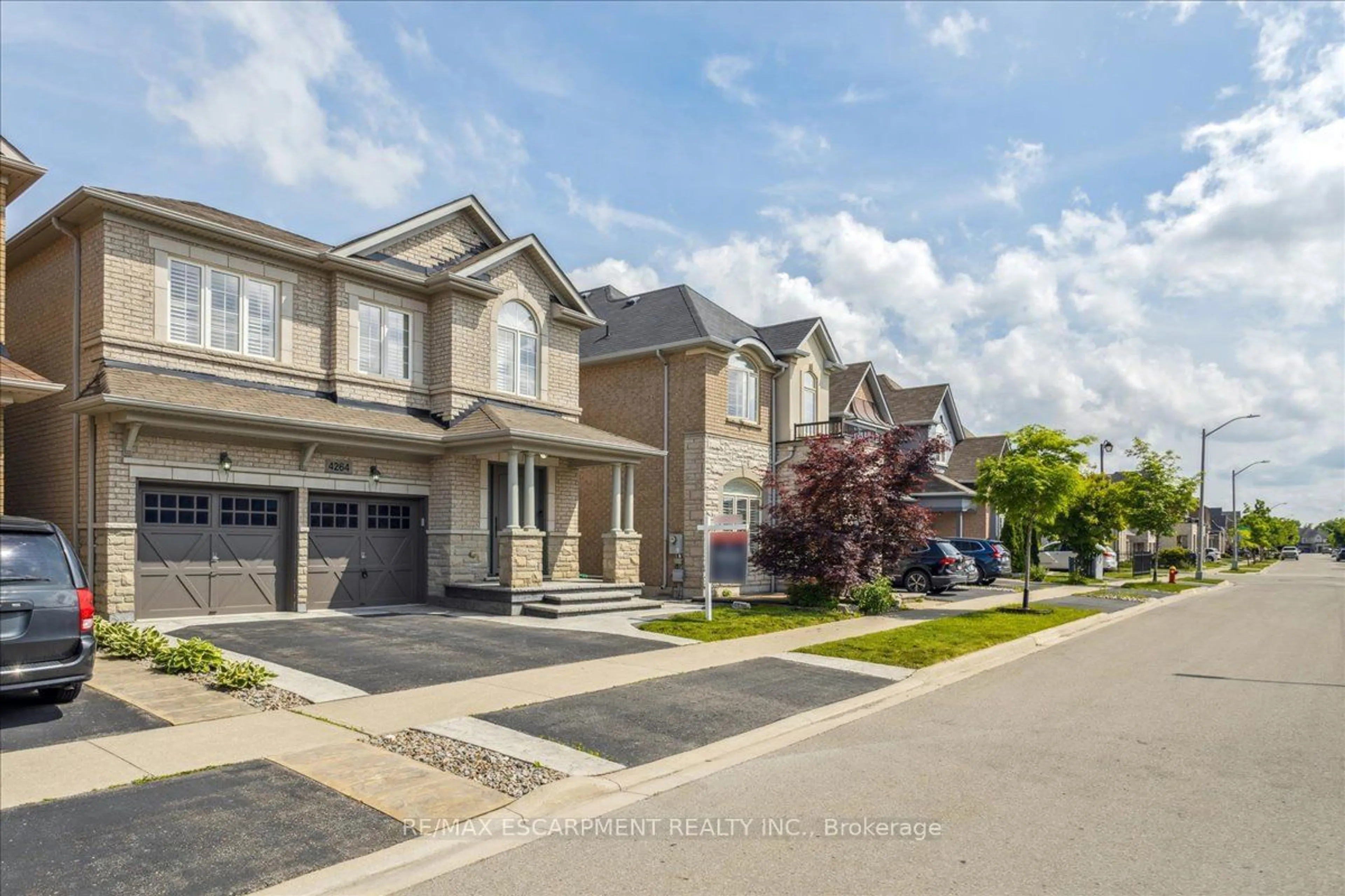 Unknown for 4264 Adobe Gate, Burlington Ontario L7M 0M4