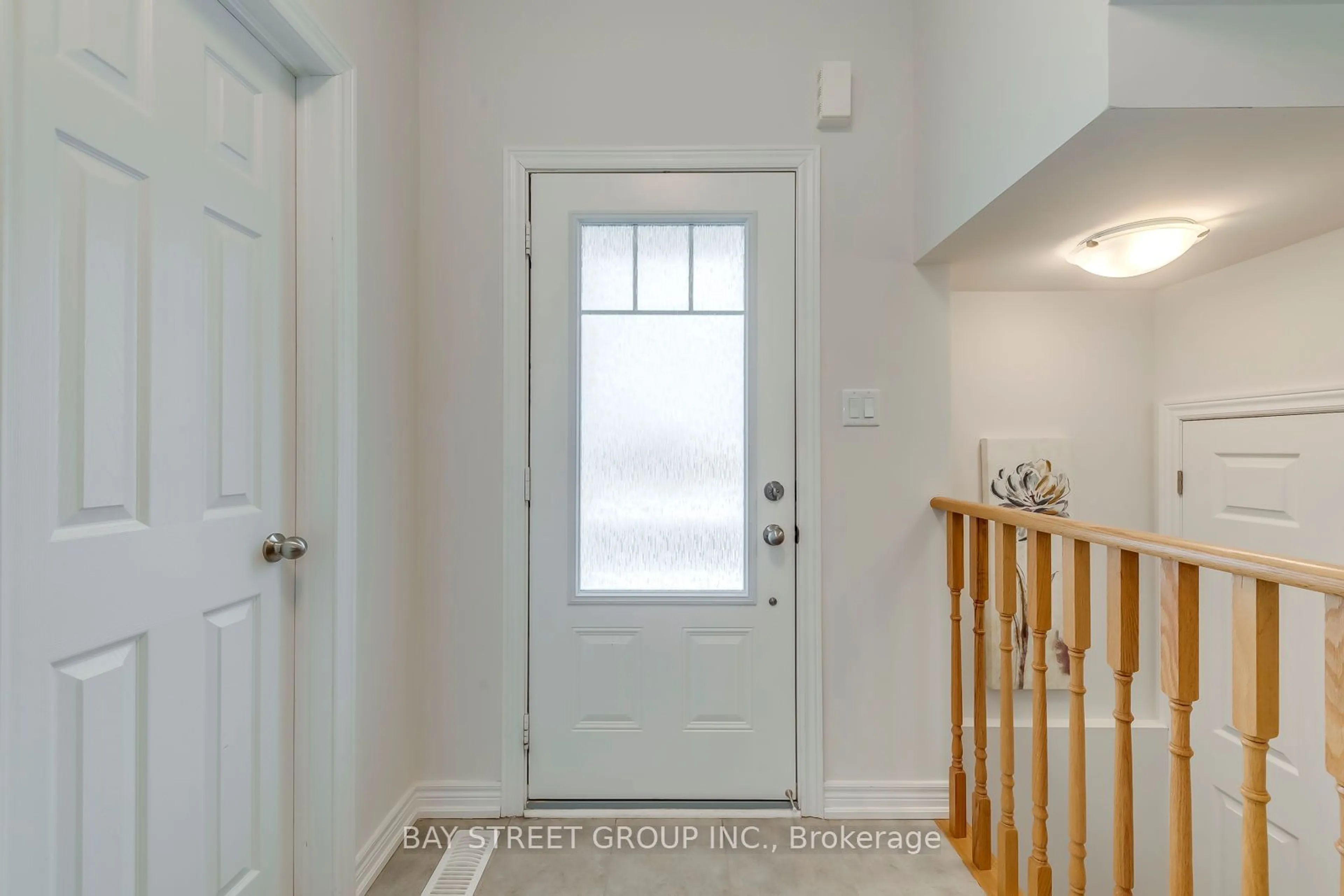 Indoor entryway for 3086 Michelangelo Rd, Burlington Ontario L7M 0Z6