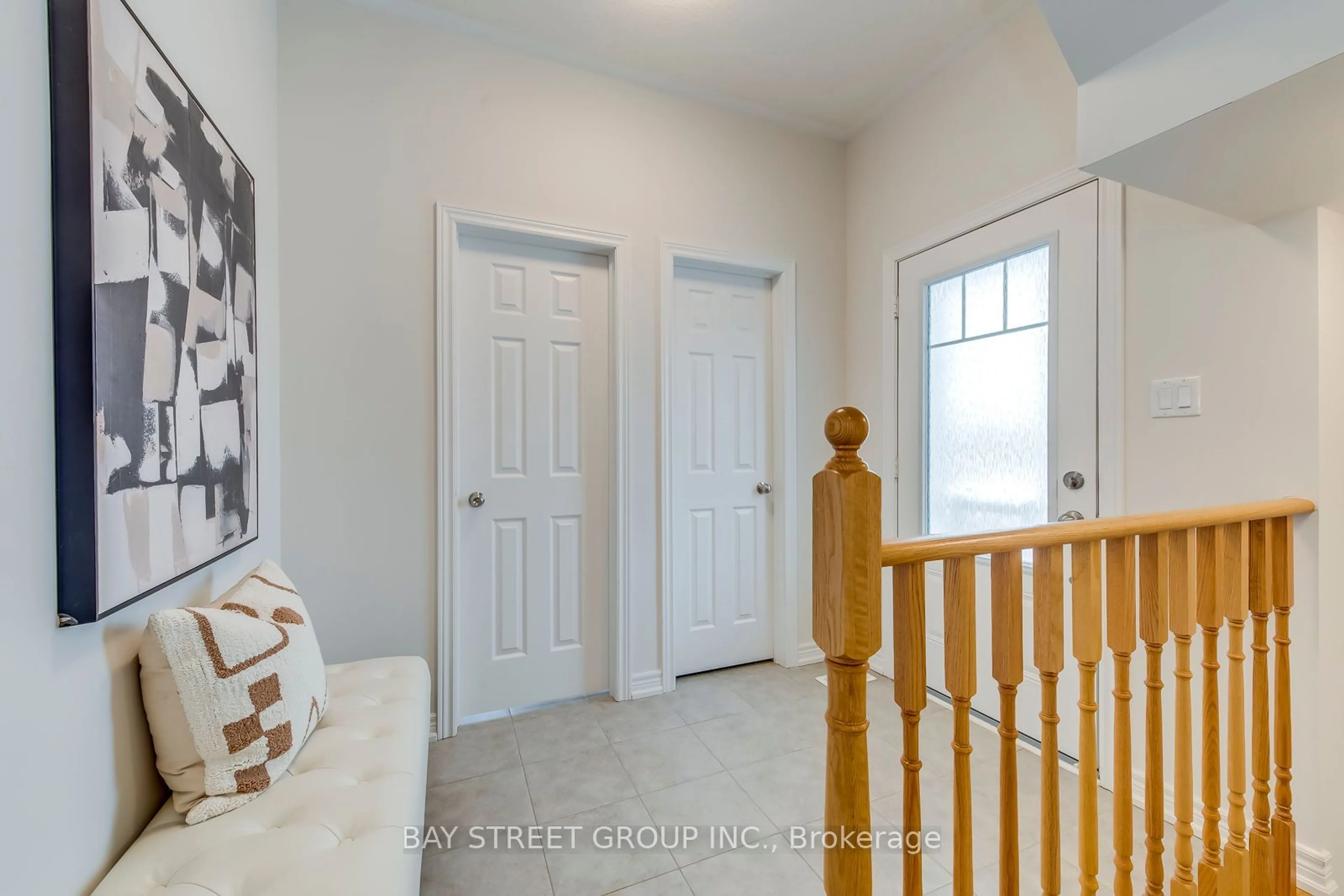 Indoor entryway for 3086 Michelangelo Rd, Burlington Ontario L7M 0Z6