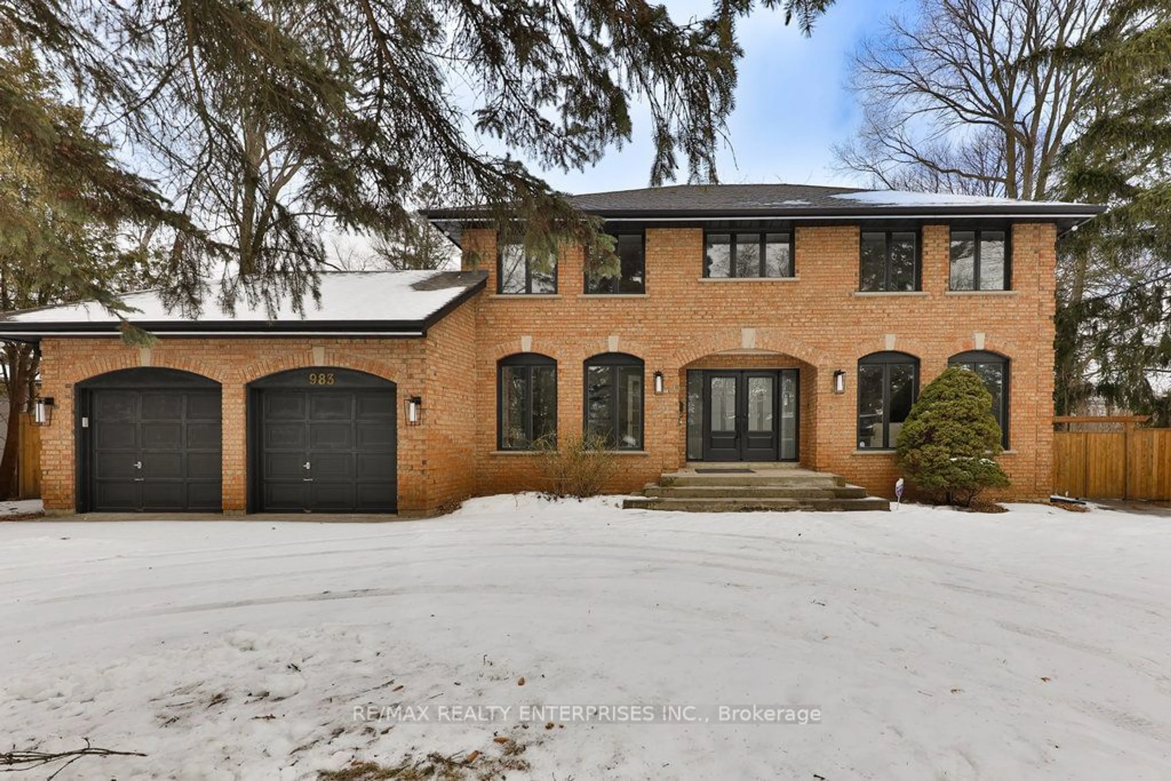 Home with brick exterior material, street for 983 Porcupine Ave, Mississauga Ontario L5H 3K6