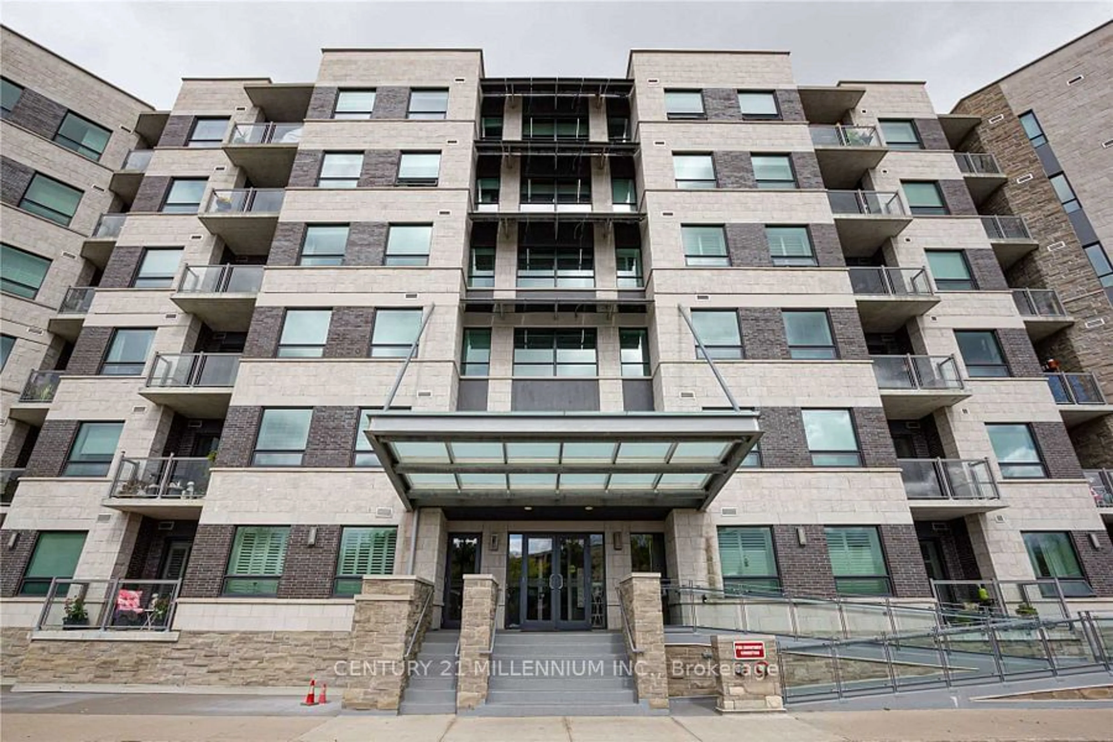 Indoor foyer for 383 Main St #322, Milton Ontario L9T 8K8