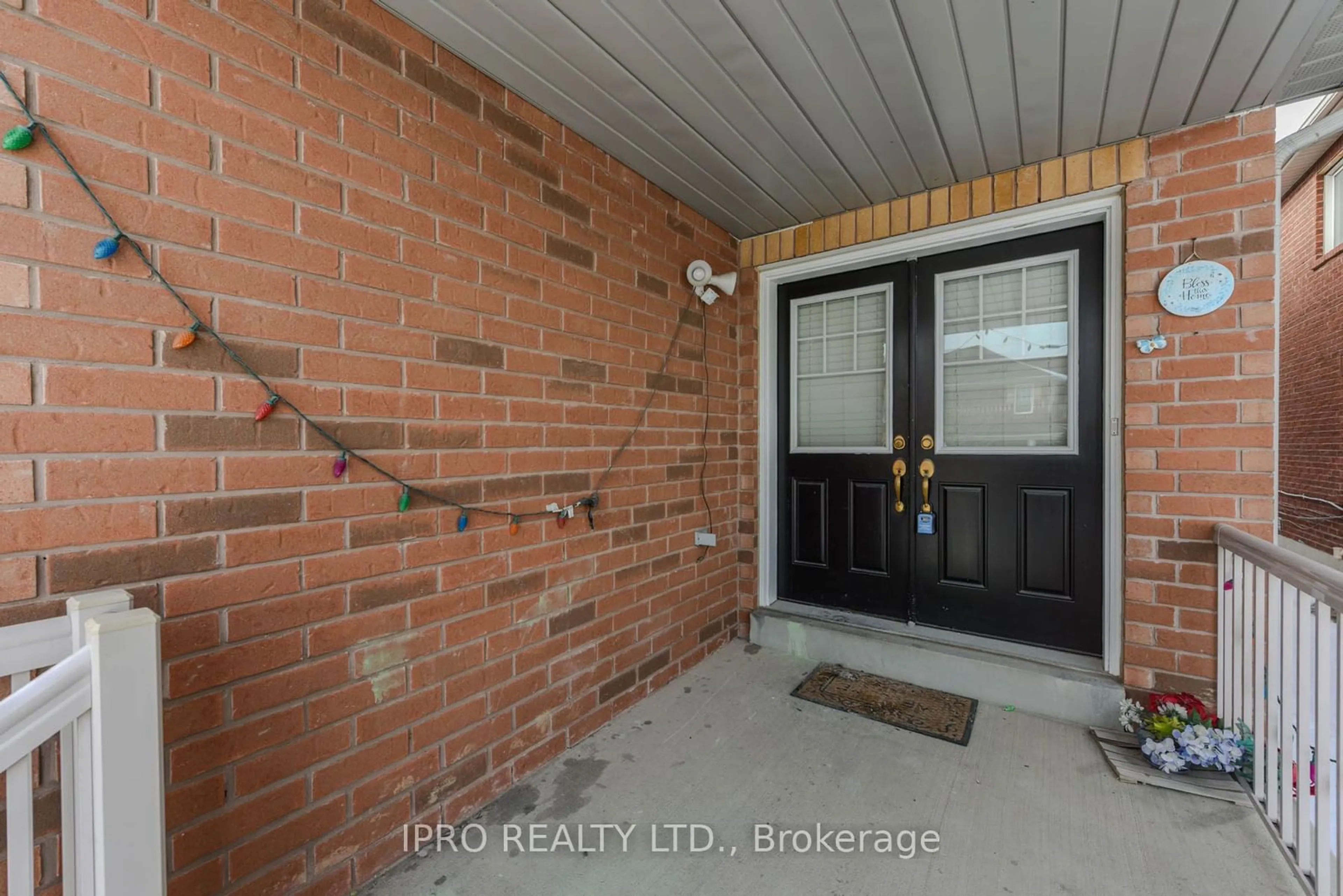 Indoor entryway for 209 Checkerberry Cres, Brampton Ontario L6R 3P8