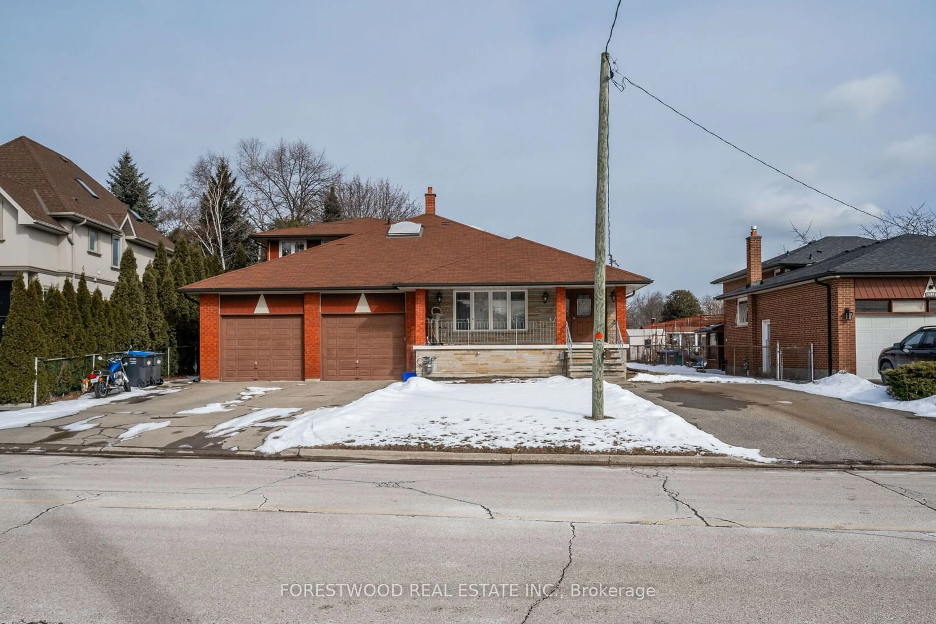 Home with brick exterior material, street for 1351 Haig Blvd, Mississauga Ontario L5E 2M8