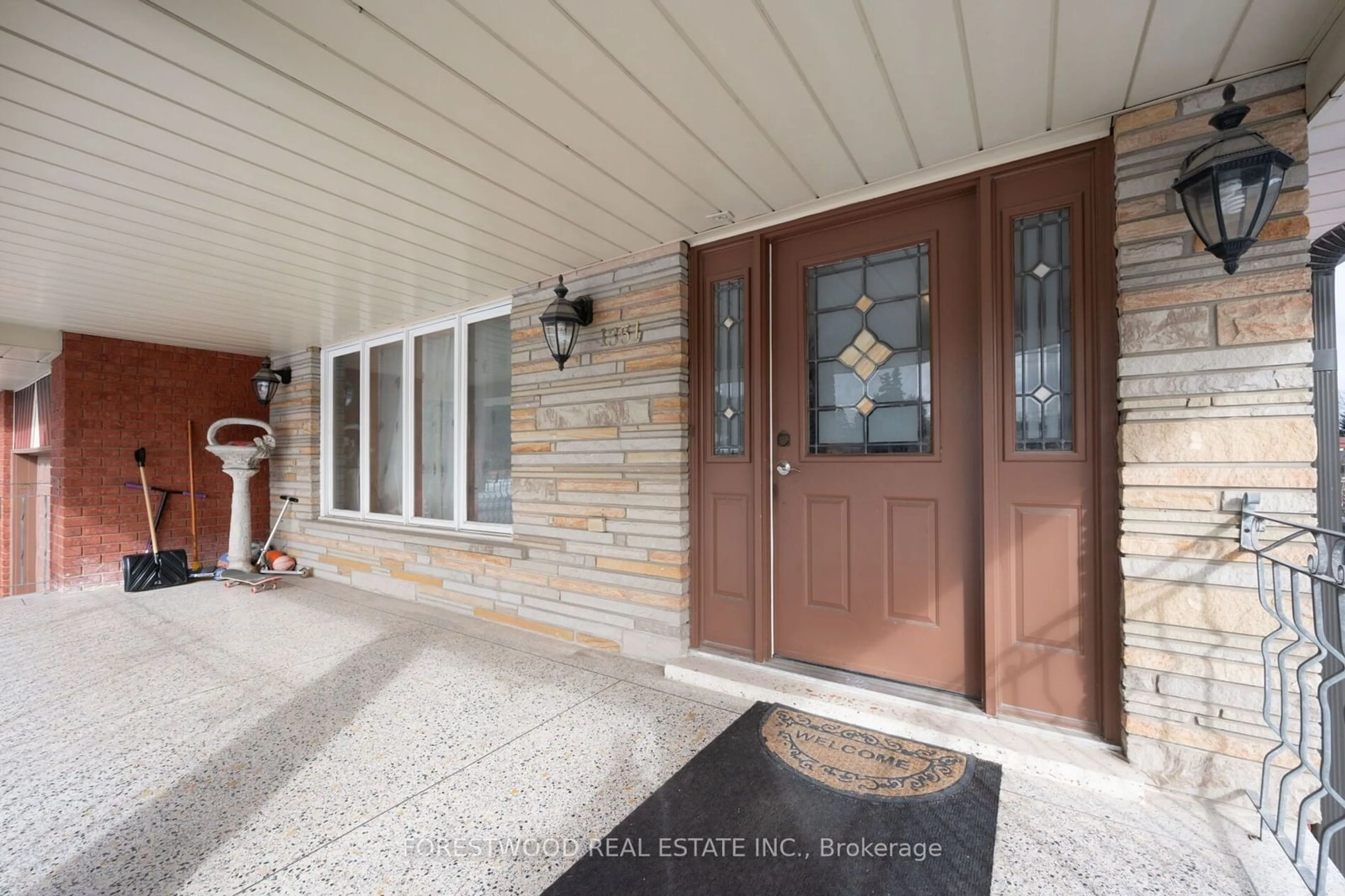 Indoor entryway for 1351 Haig Blvd, Mississauga Ontario L5E 2M8