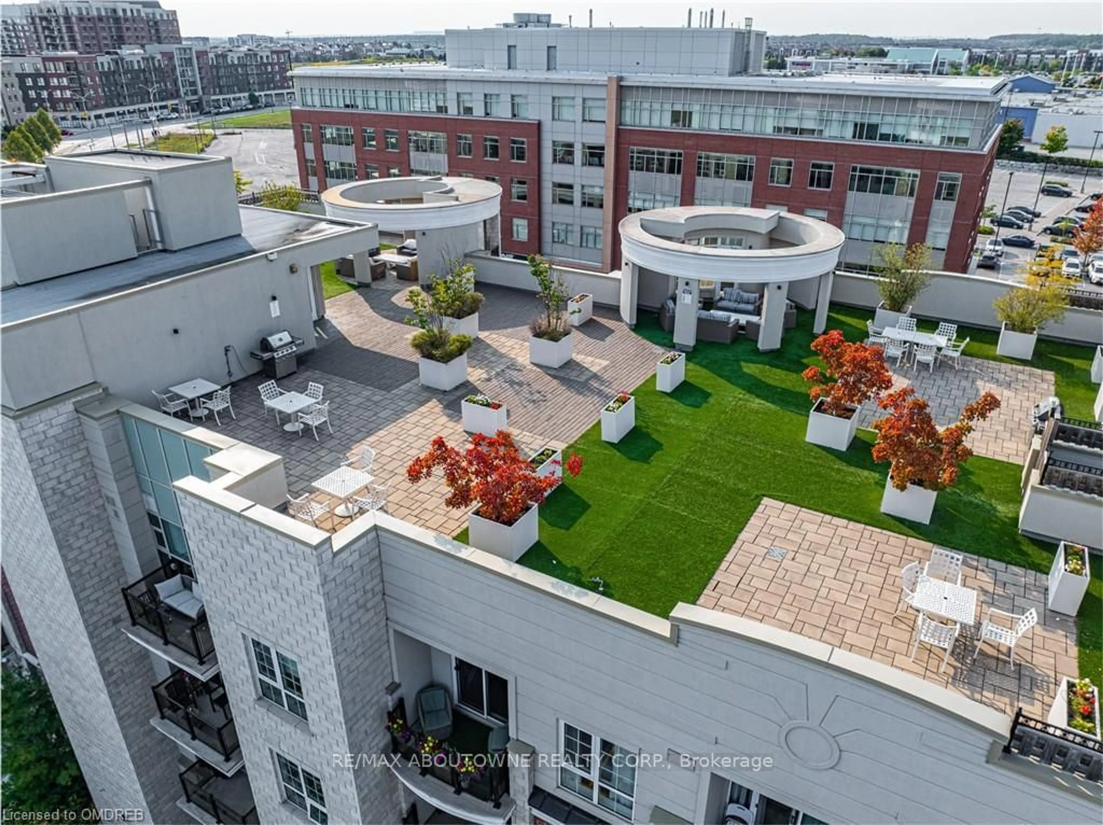 A pic from outside/outdoor area/front of a property/back of a property/a pic from drone, city buildings view from balcony for 216 Oak Park Blvd #226, Oakville Ontario L6H 7S8