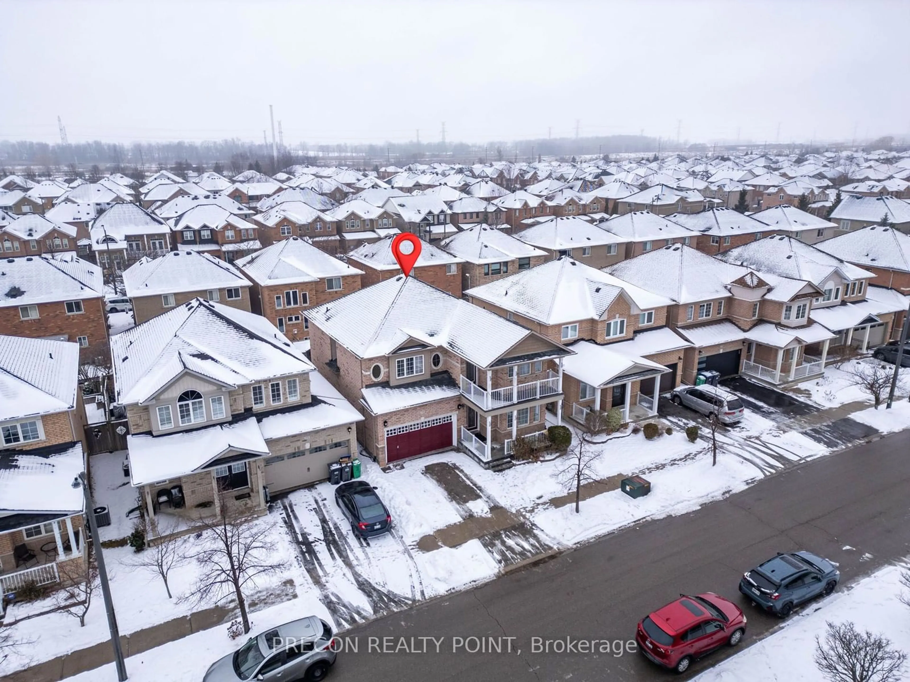 A pic from outside/outdoor area/front of a property/back of a property/a pic from drone, unknown for 5730 Macphee Rd, Mississauga Ontario L5M 7B2