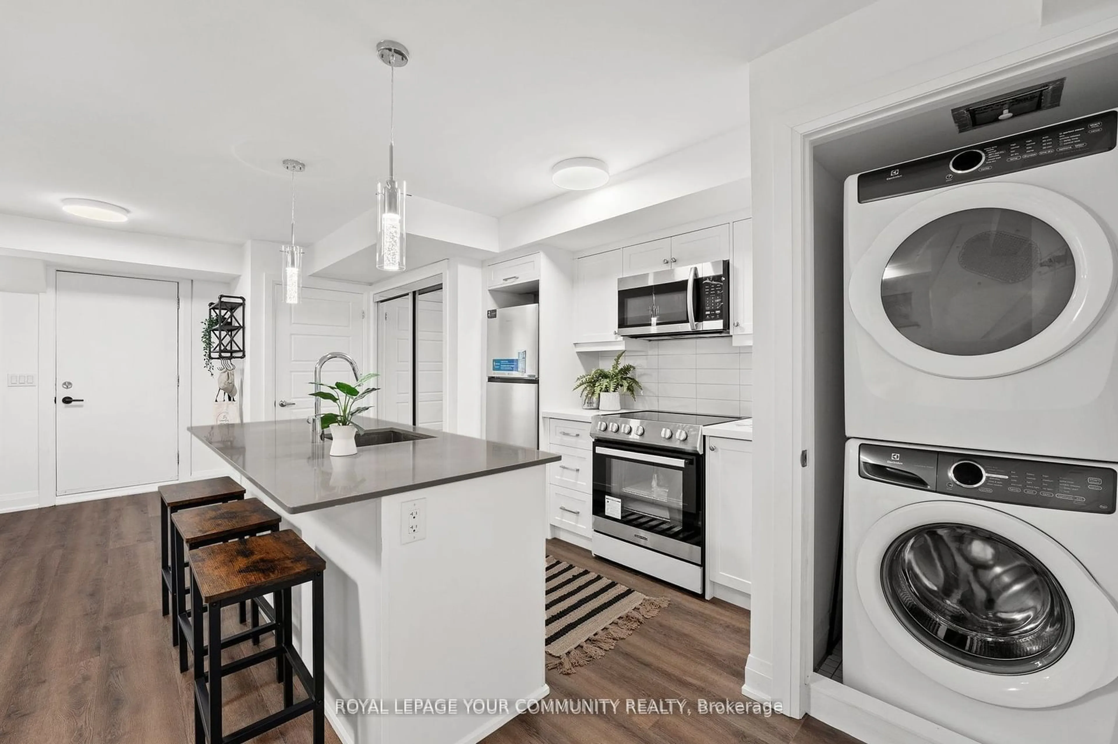 Open concept kitchen, unknown for 175 William Duncan Rd #5, Toronto Ontario M3K 0B8