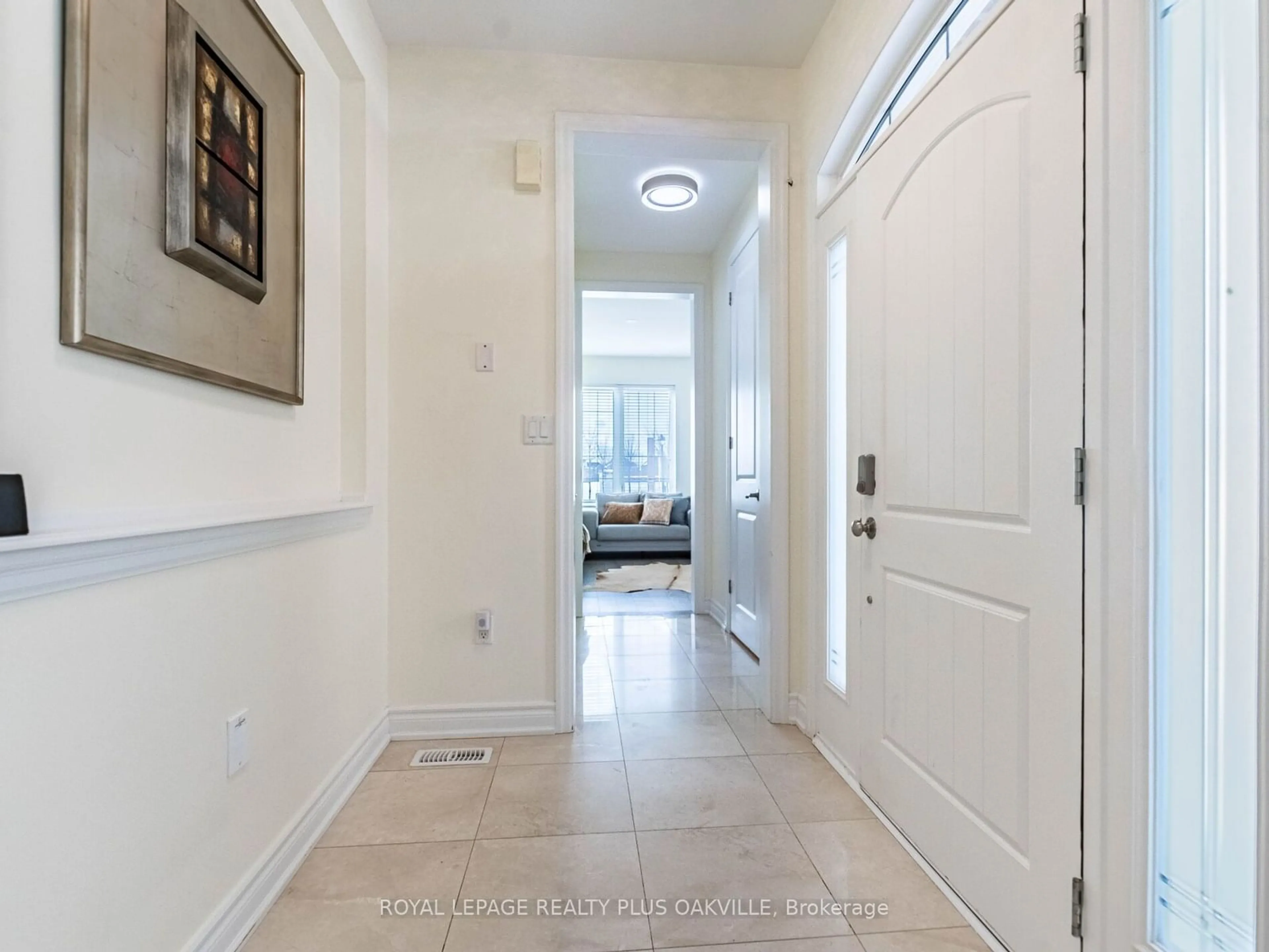 Indoor entryway for 364 Wisteria Way, Oakville Ontario L6M 0N3