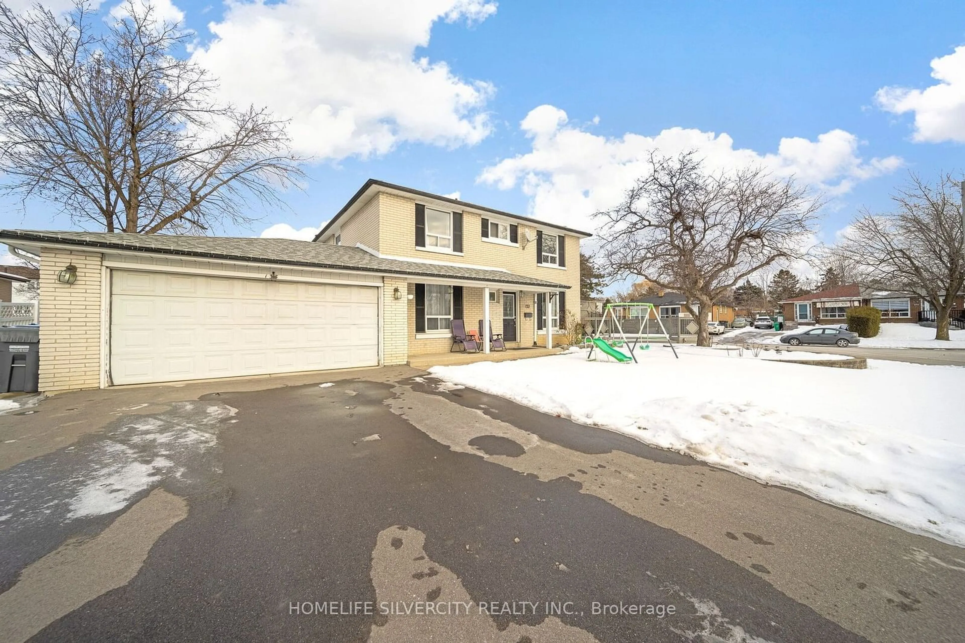 A pic from outside/outdoor area/front of a property/back of a property/a pic from drone, street for 133 Earnscliffe Circ, Brampton Ontario L6T 2B6