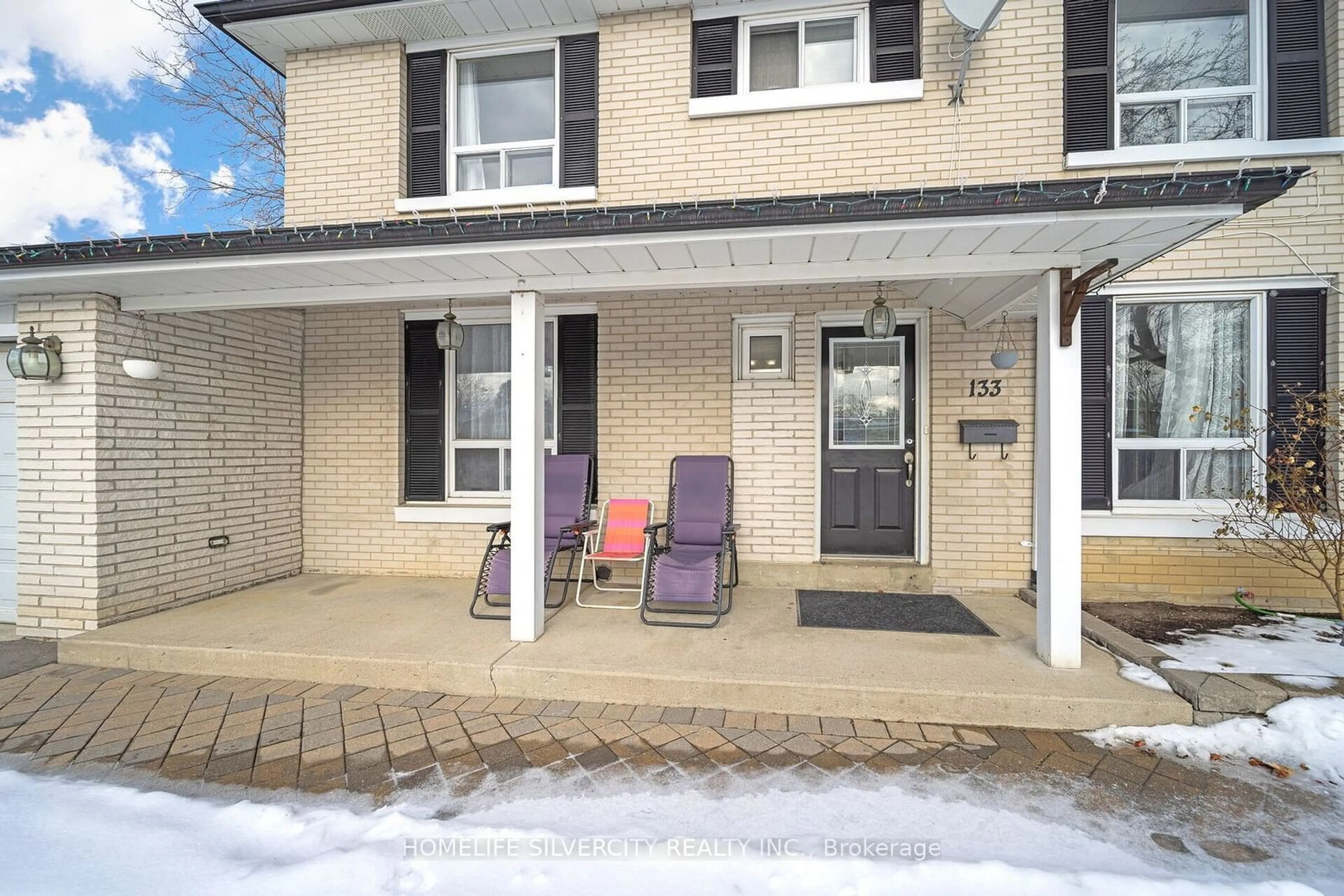 Patio, street for 133 Earnscliffe Circ, Brampton Ontario L6T 2B6