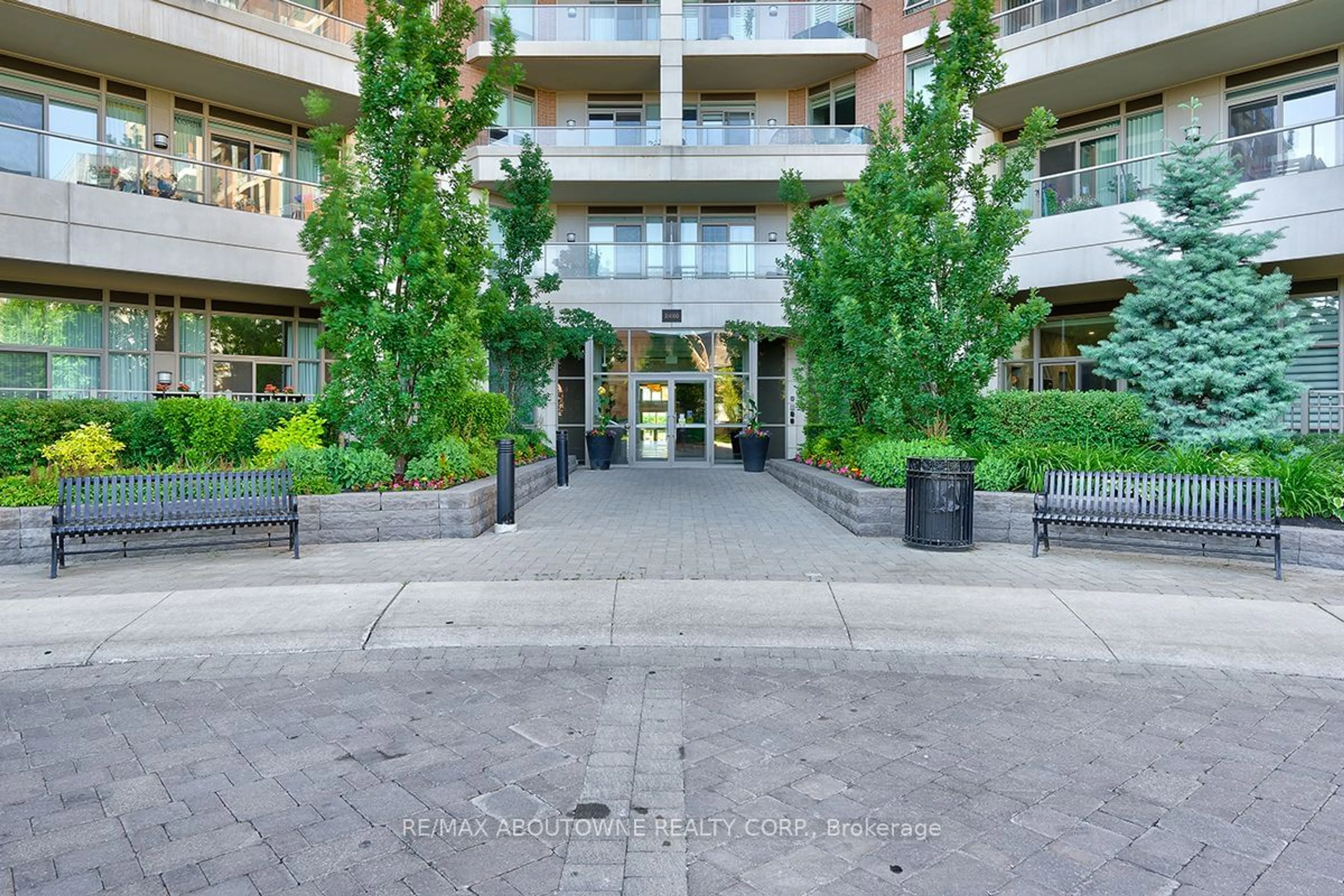 Patio, street for 2480 Prince Michael Dr #714, Oakville Ontario L6H 0H1