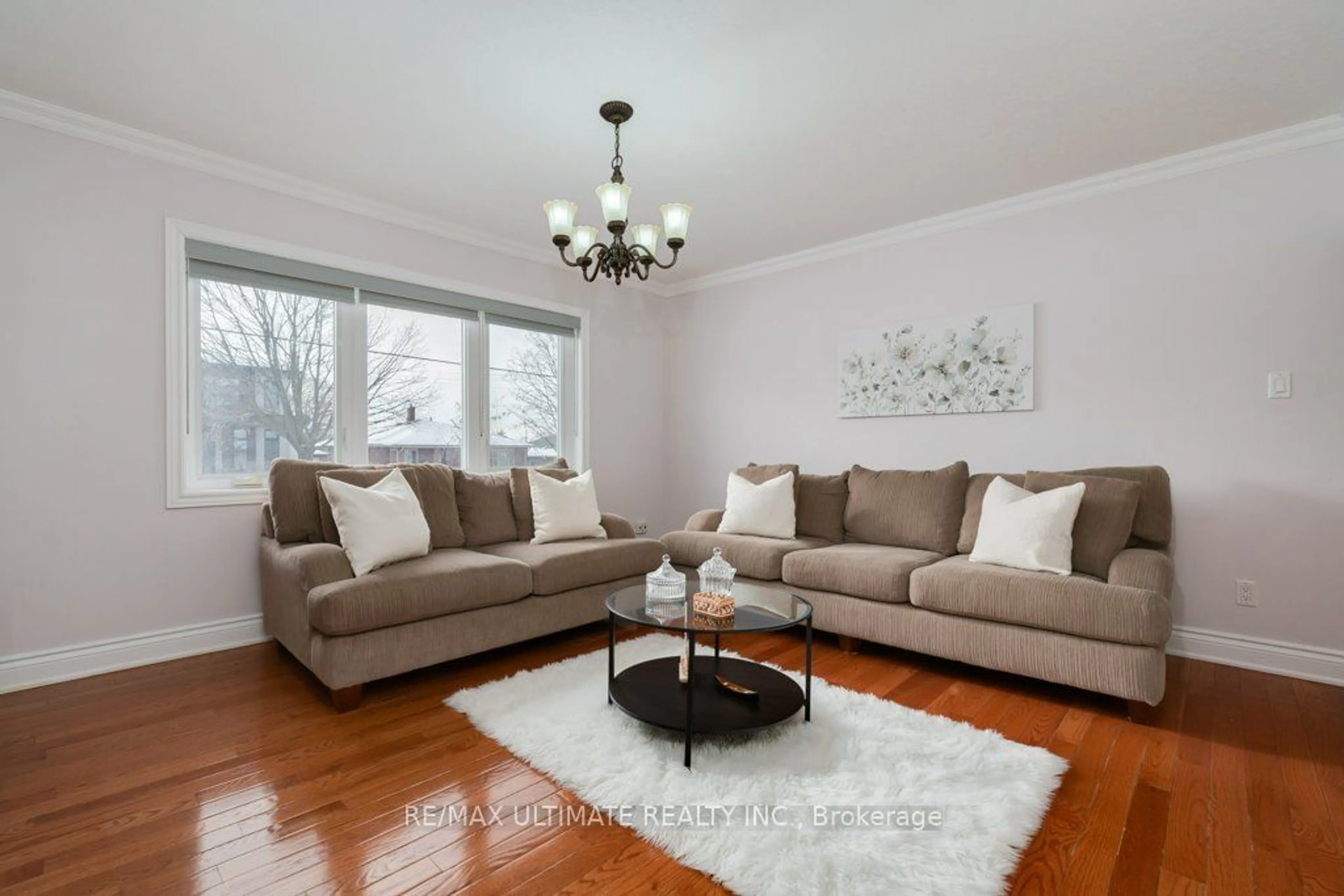 Living room with furniture, wood/laminate floor for 20 Grovedale Ave, Toronto Ontario M6L 1Y6