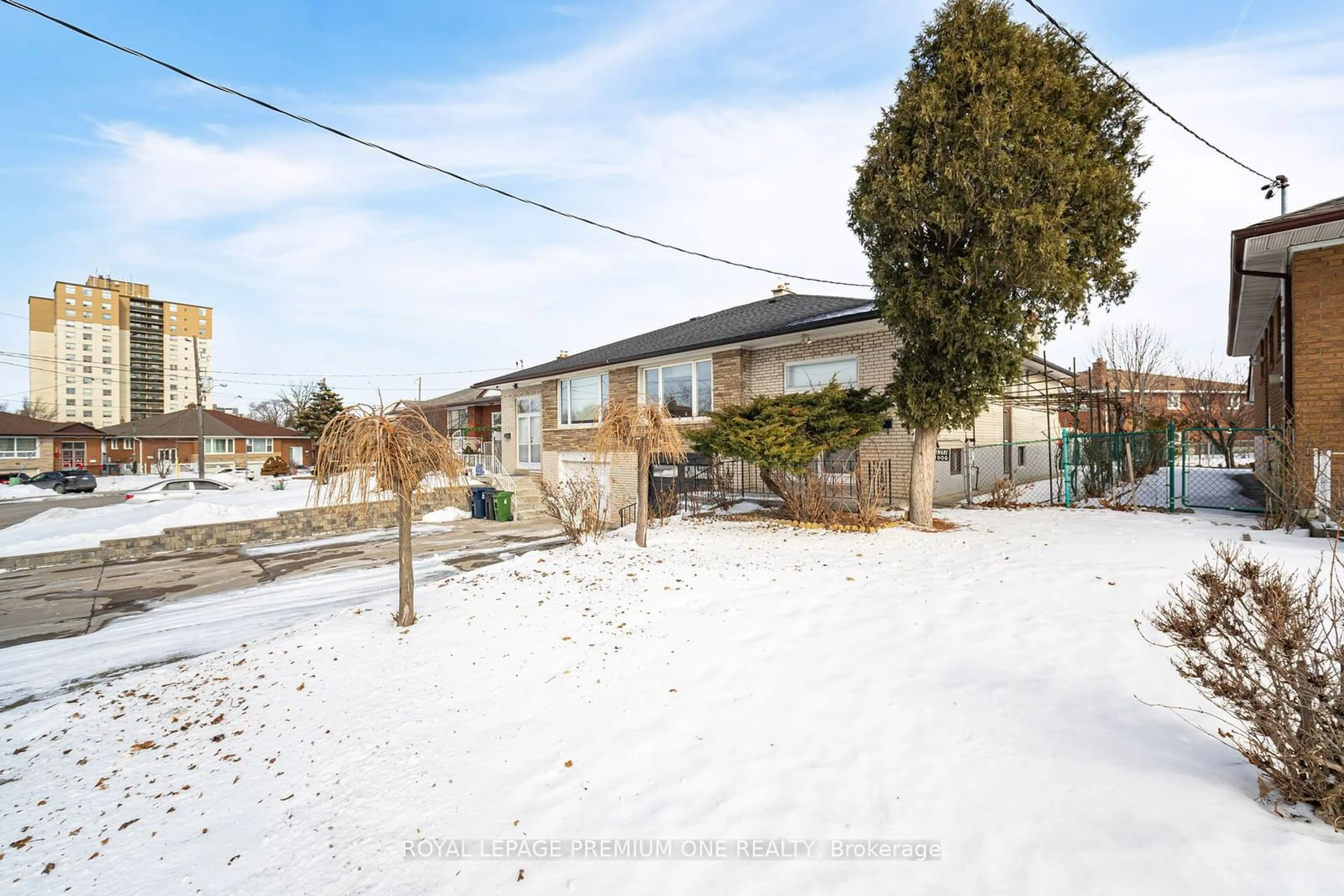 A pic from outside/outdoor area/front of a property/back of a property/a pic from drone, street for 71 Dolores Rd, Toronto Ontario M3L 2B2