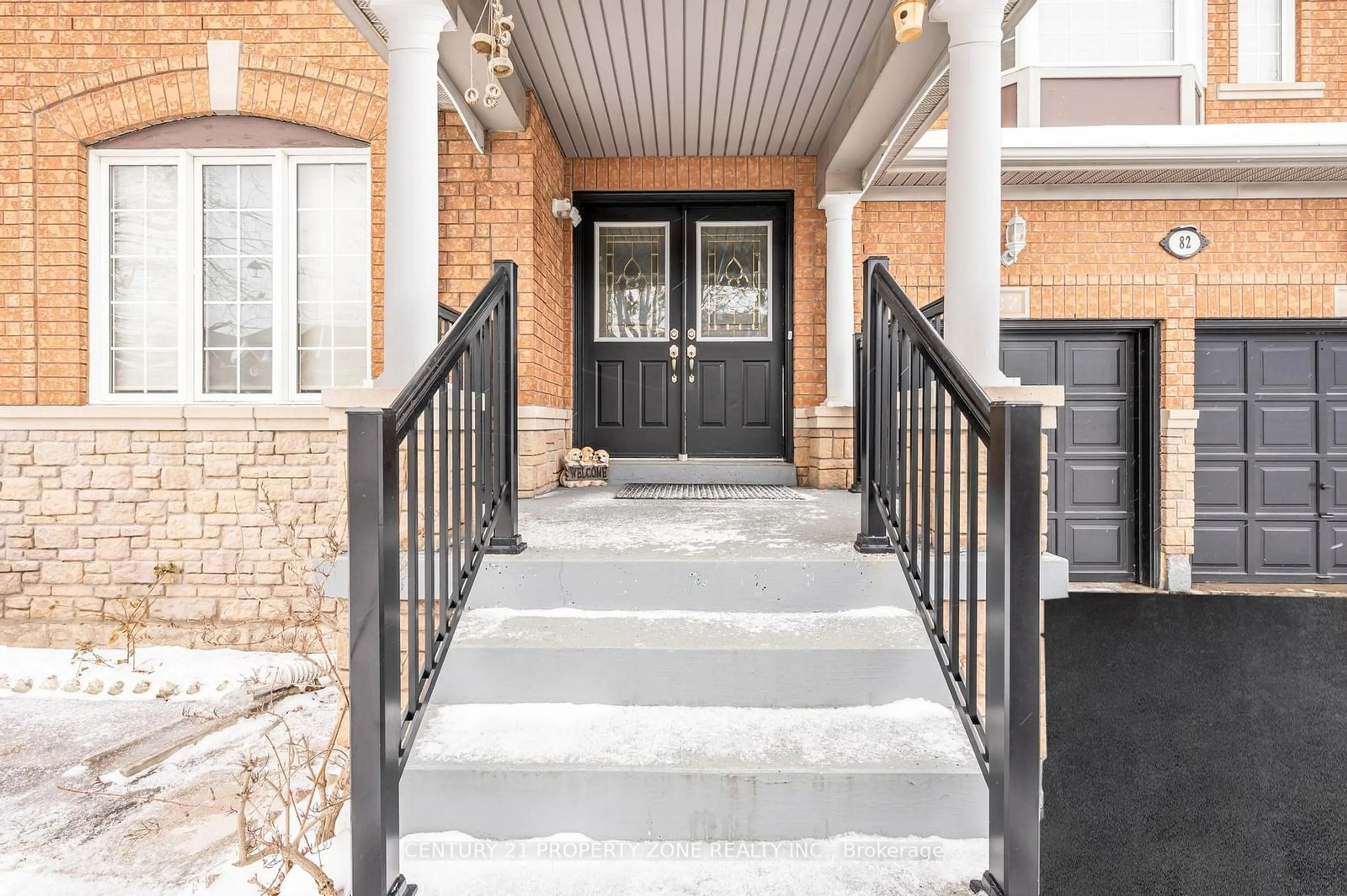 Indoor entryway for 82 Brisdale Dr, Brampton Ontario L7A 2G8