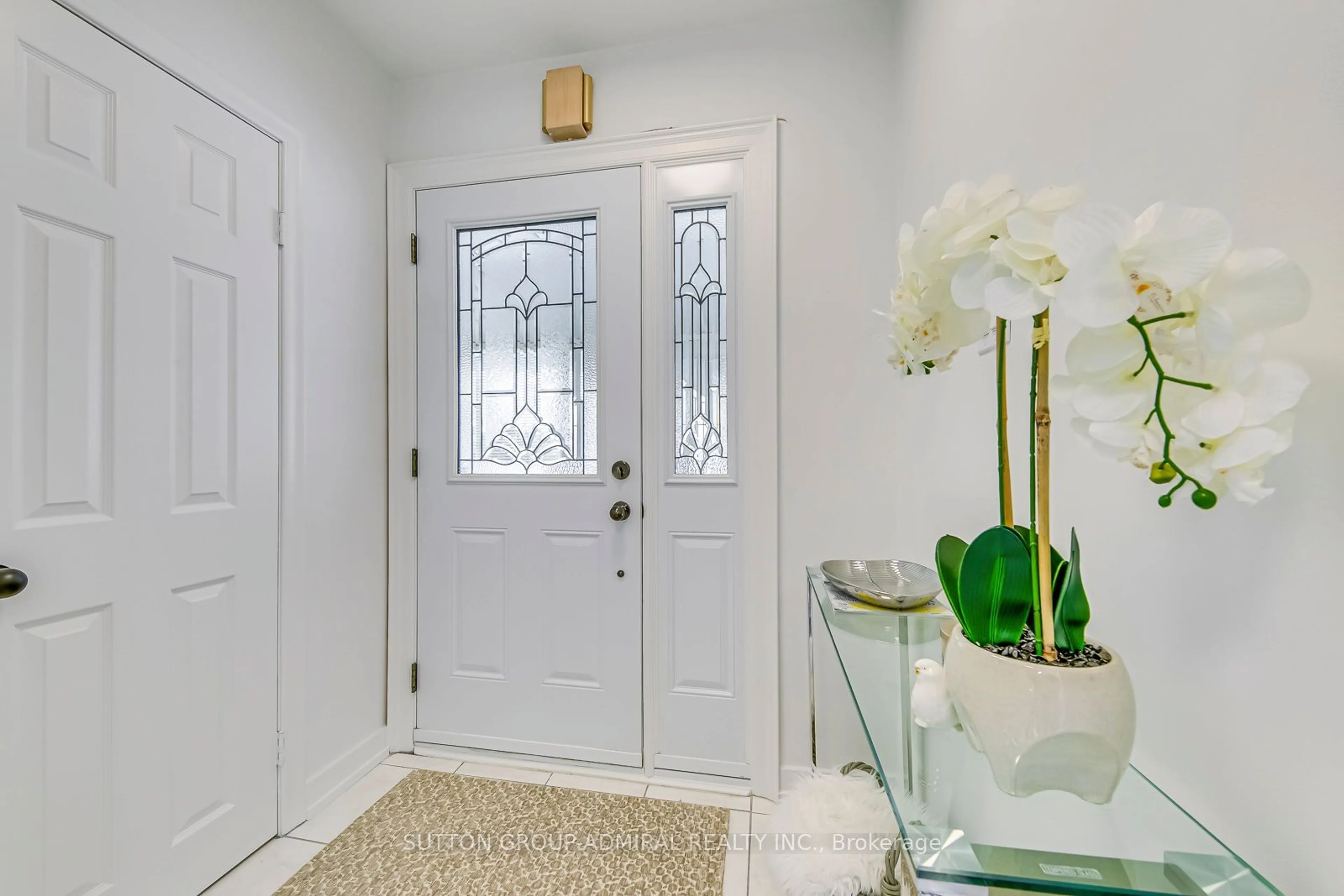 Indoor entryway for 25 Carsbrooke Rd, Toronto Ontario M9C 3C2