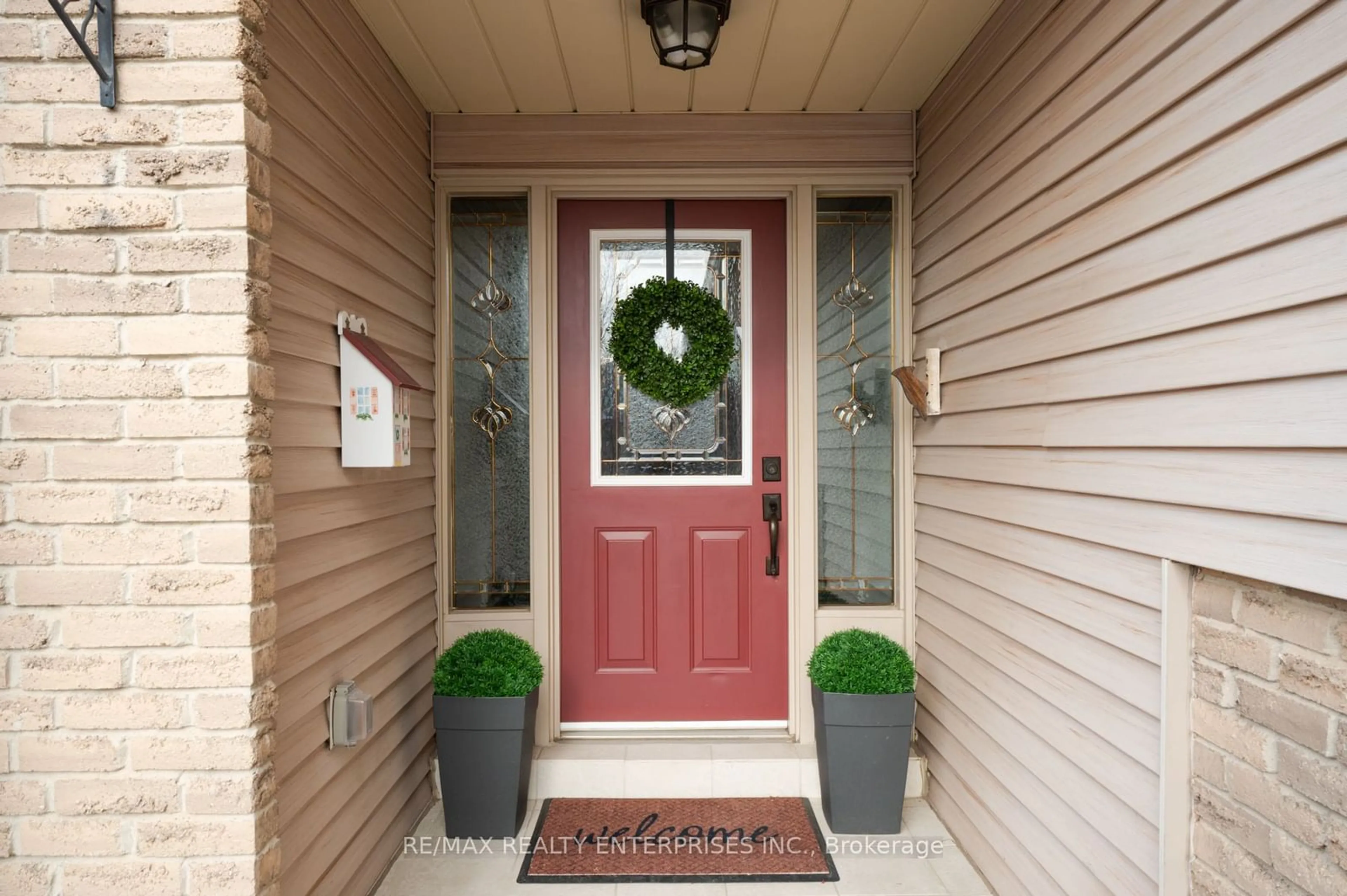 Indoor entryway for 3138 Windwood Dr, Mississauga Ontario L5N 2K5