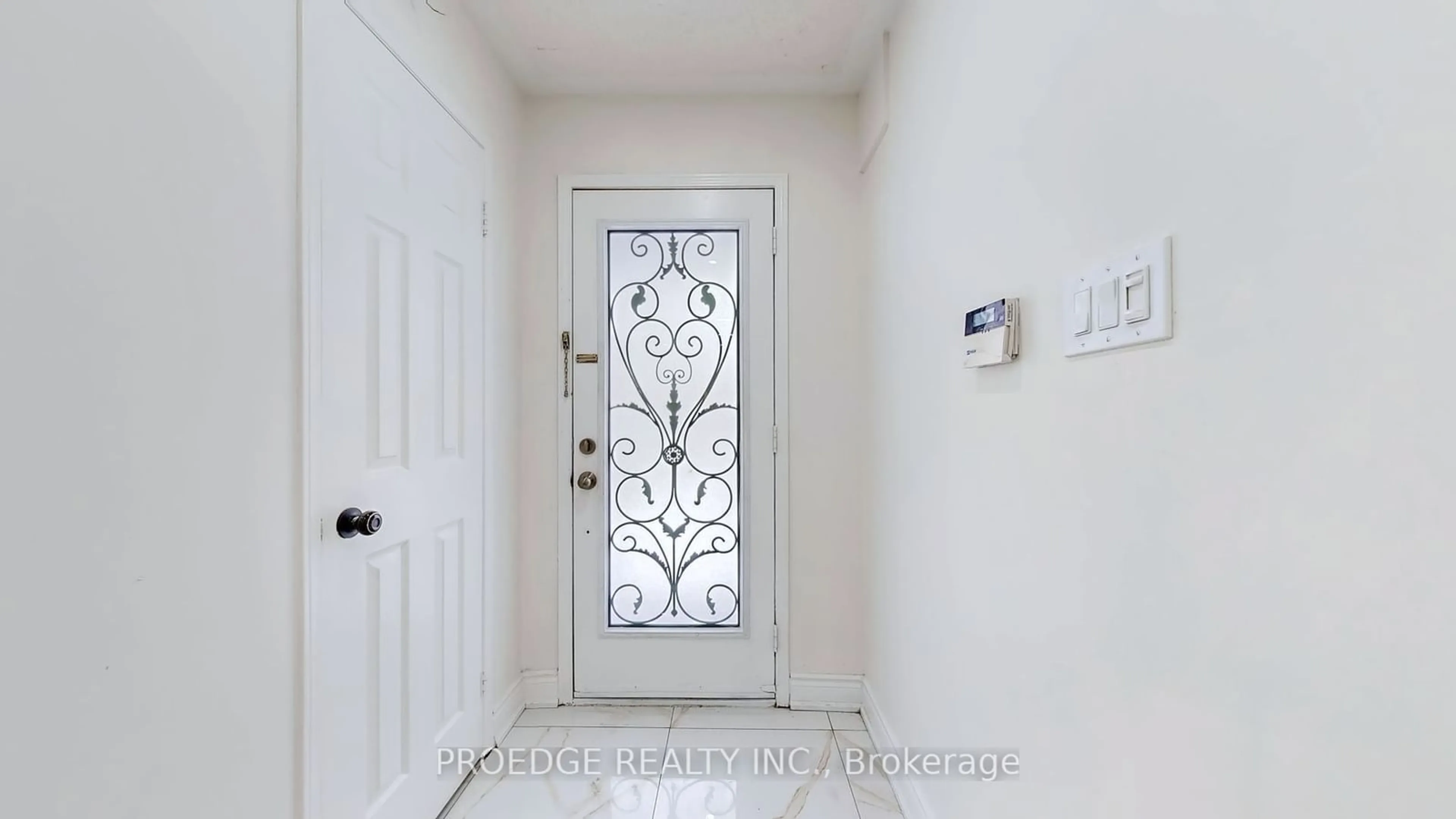 Indoor entryway for 31 Luella Cres, Brampton Ontario L7A 3H8