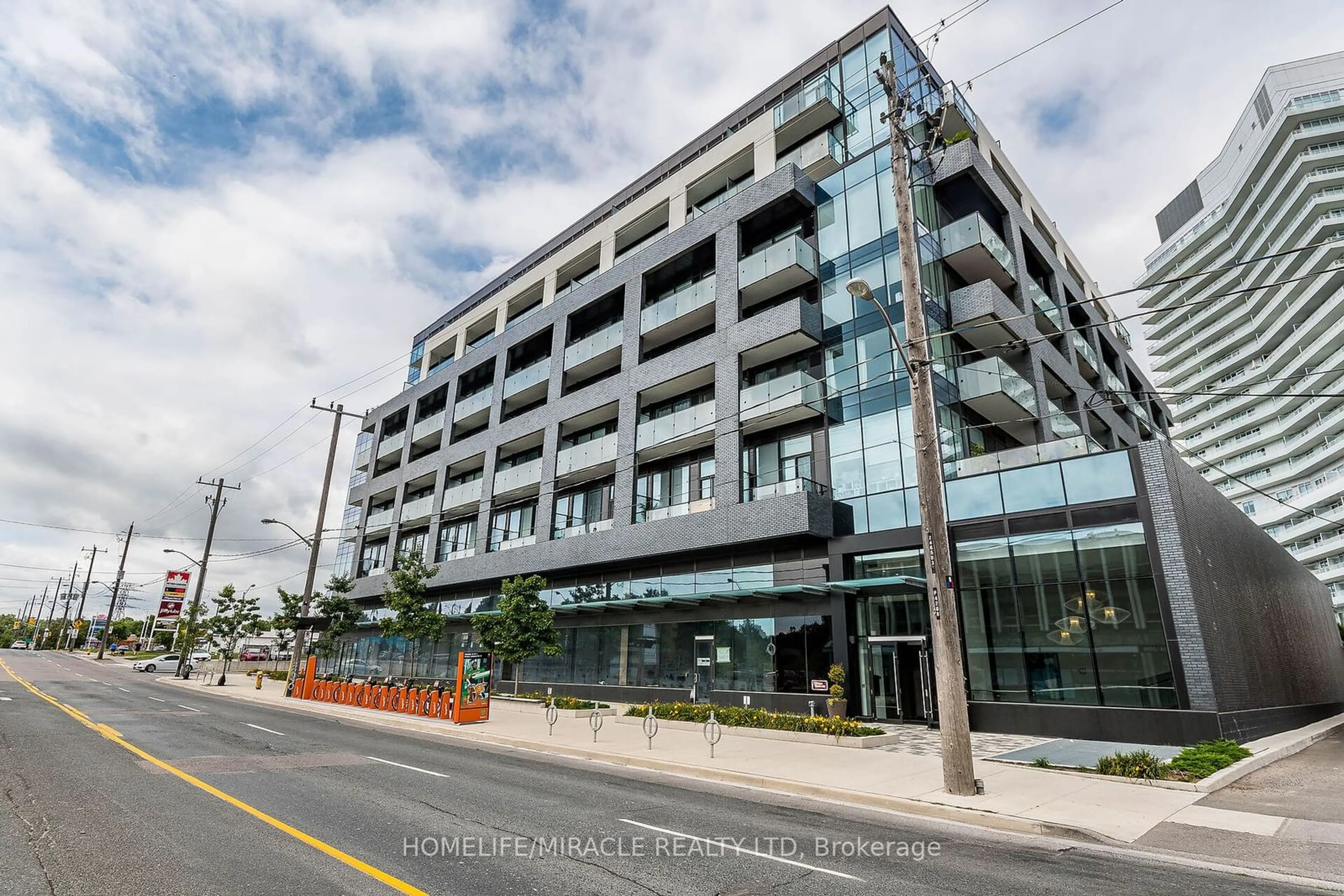 Indoor foyer for 4208 Dundas St #815, Toronto Ontario M8X 1Y6