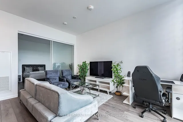 Additional property image - 4208 Dundas St Unit 815