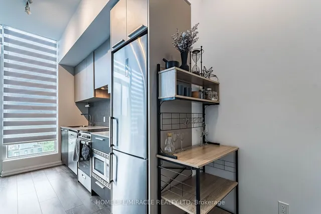 Additional property image - 4208 Dundas St Unit 815