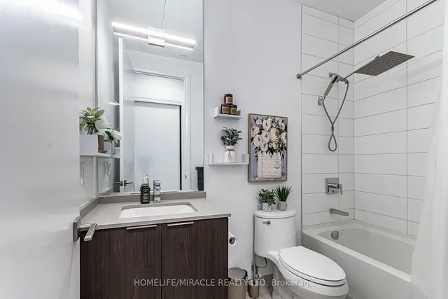 Additional property image - 4208 Dundas St Unit 815