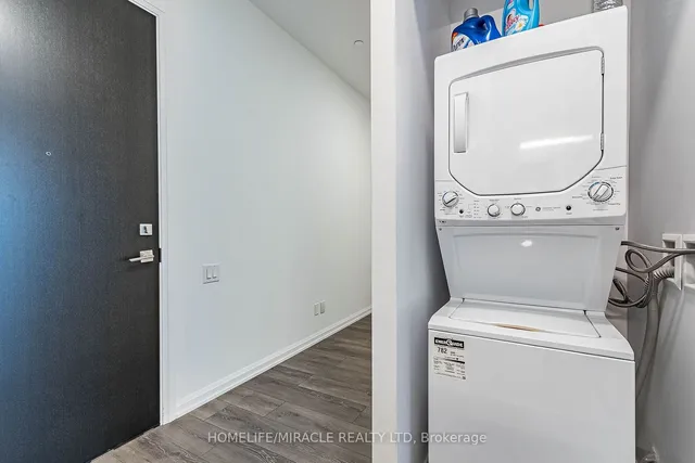 Additional property image - 4208 Dundas St Unit 815