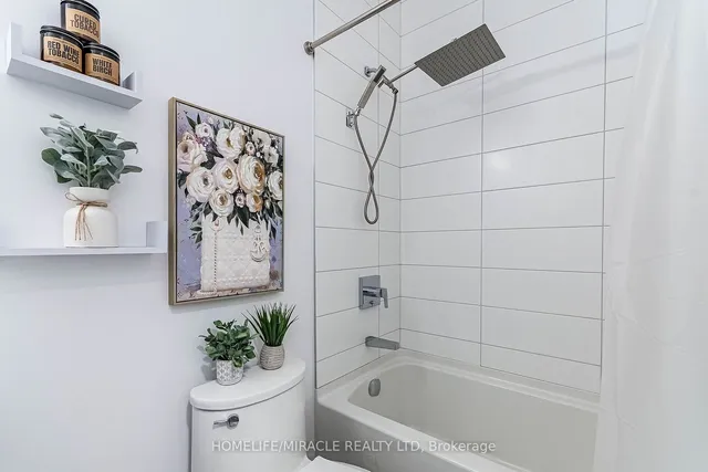 Additional property image - 4208 Dundas St Unit 815