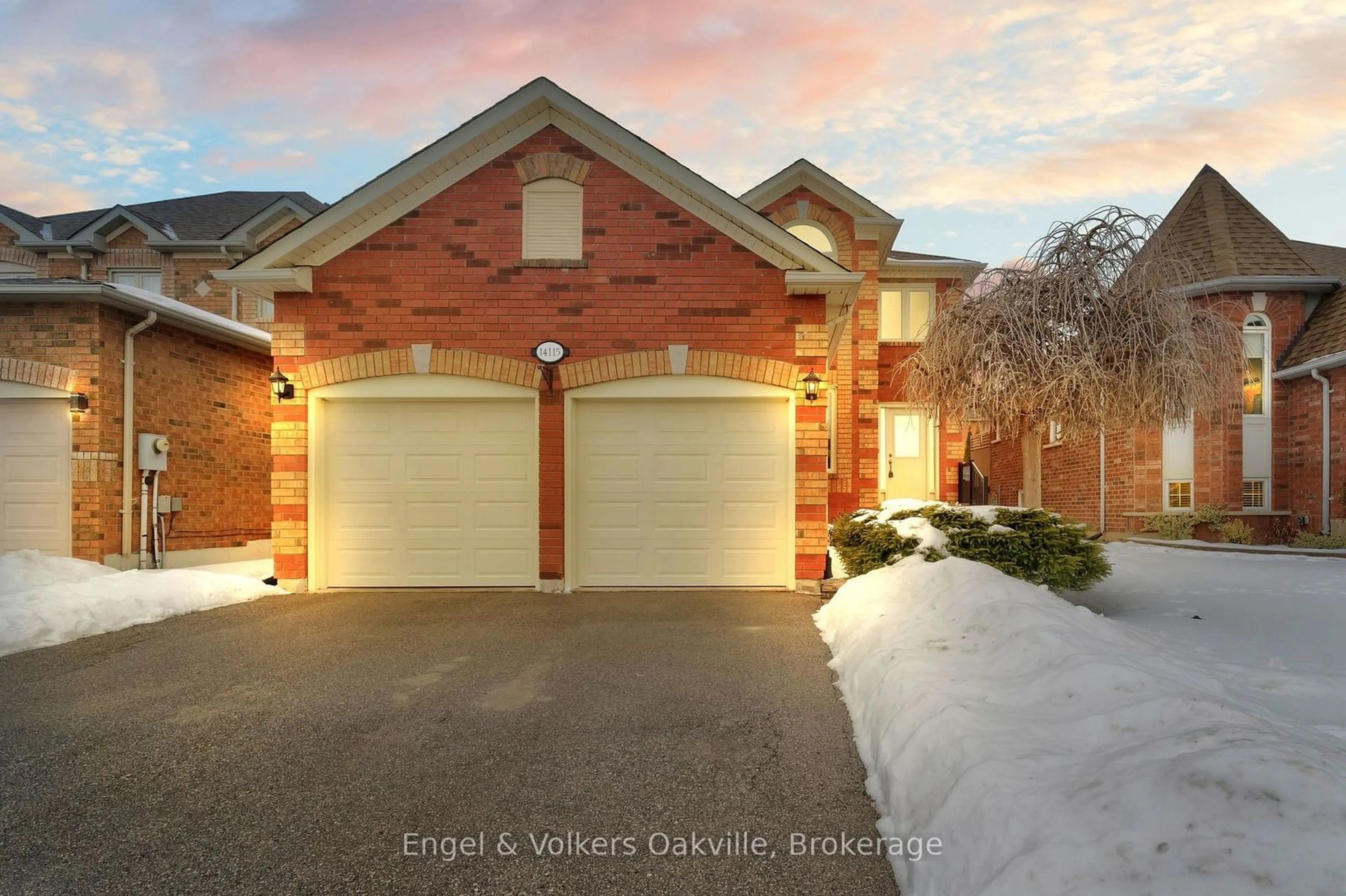 Home with brick exterior material, street for 14115 Argyll Rd, Halton Hills Ontario L7G 5T8